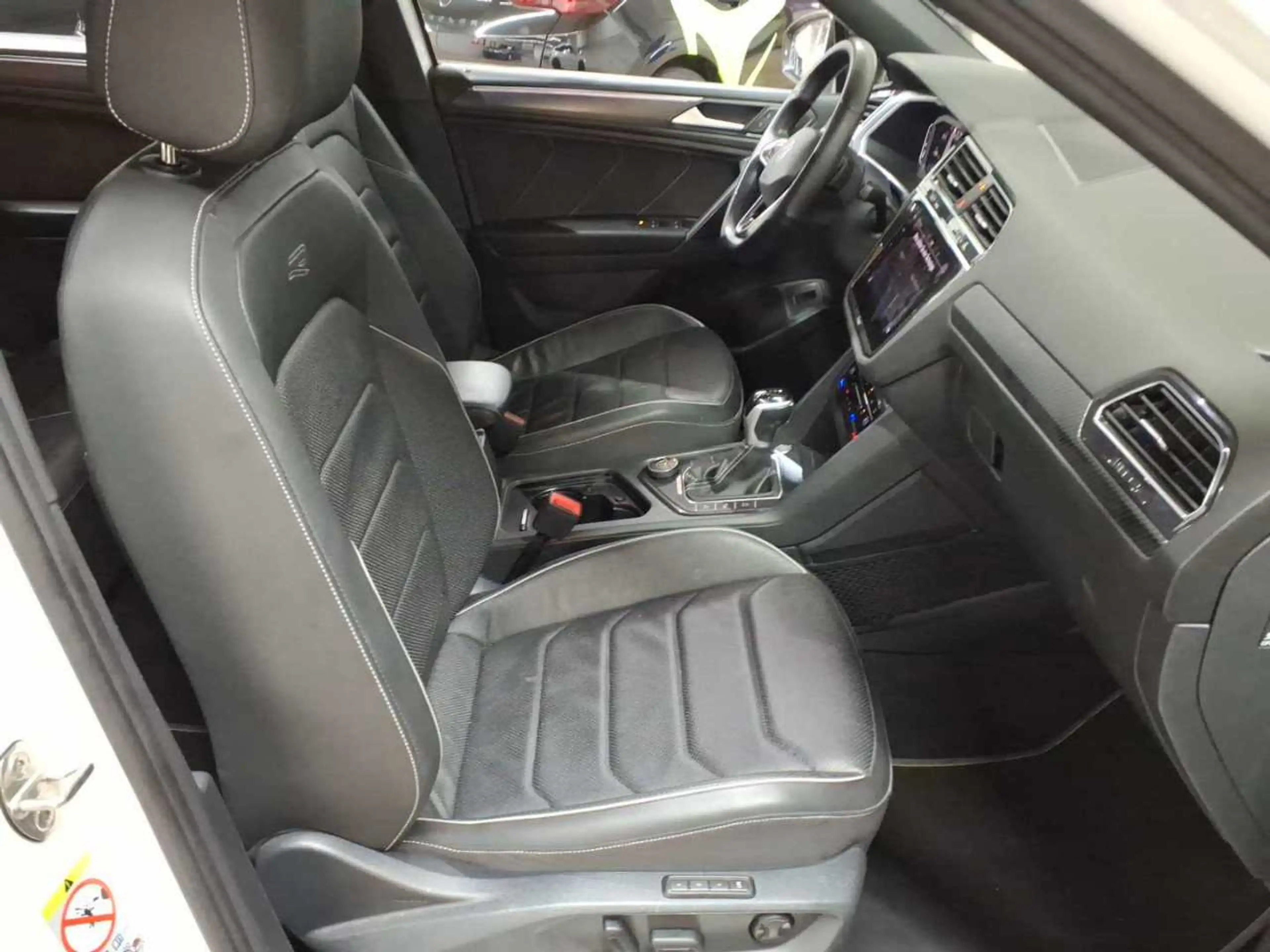 Volkswagen Tiguan Tiguan Allspace 4M R-Line 7 Si. LEDER PANO DCC — photo 8