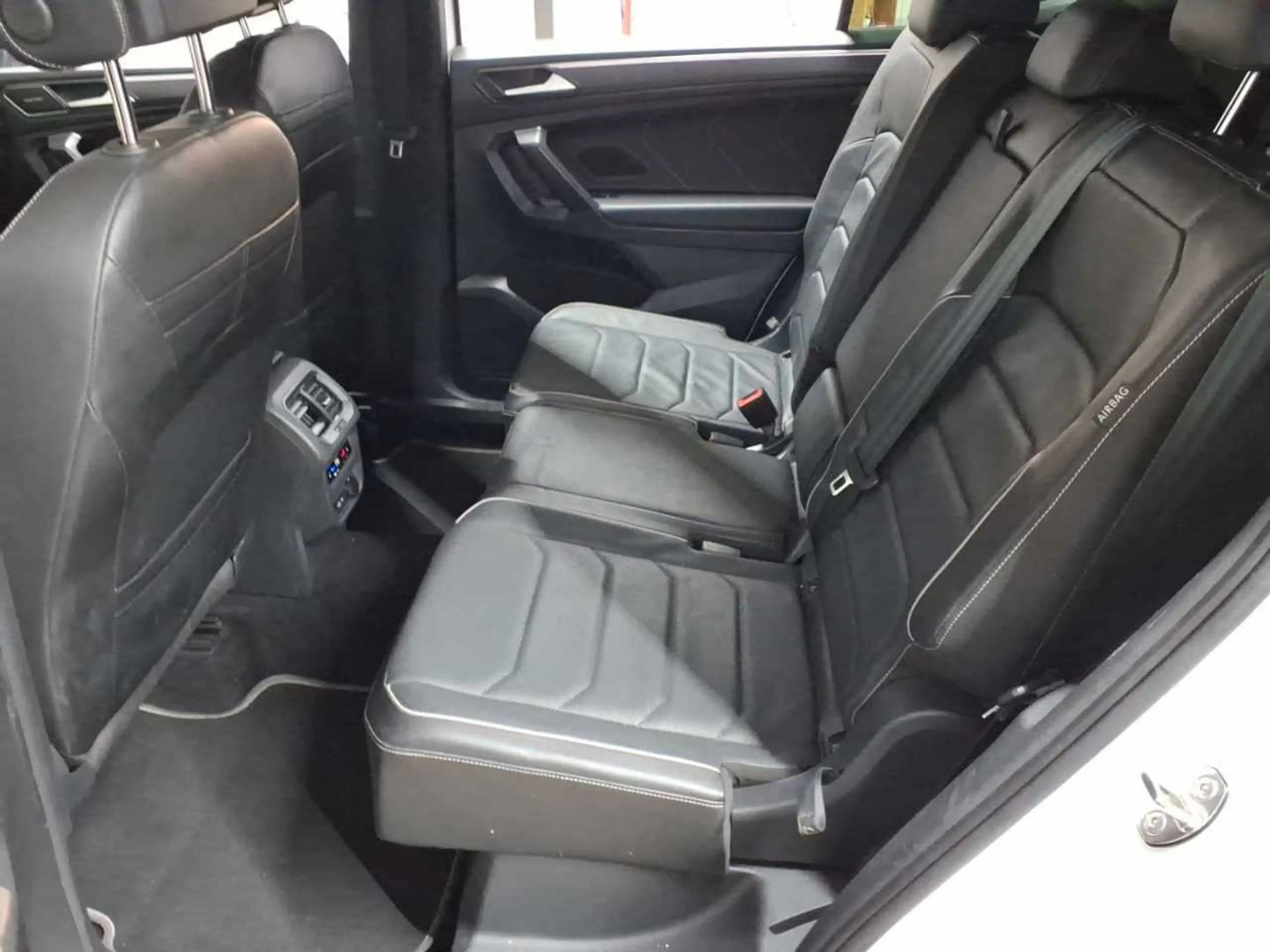 Volkswagen Tiguan Tiguan Allspace 4M R-Line 7 Si. LEDER PANO DCC — photo 13