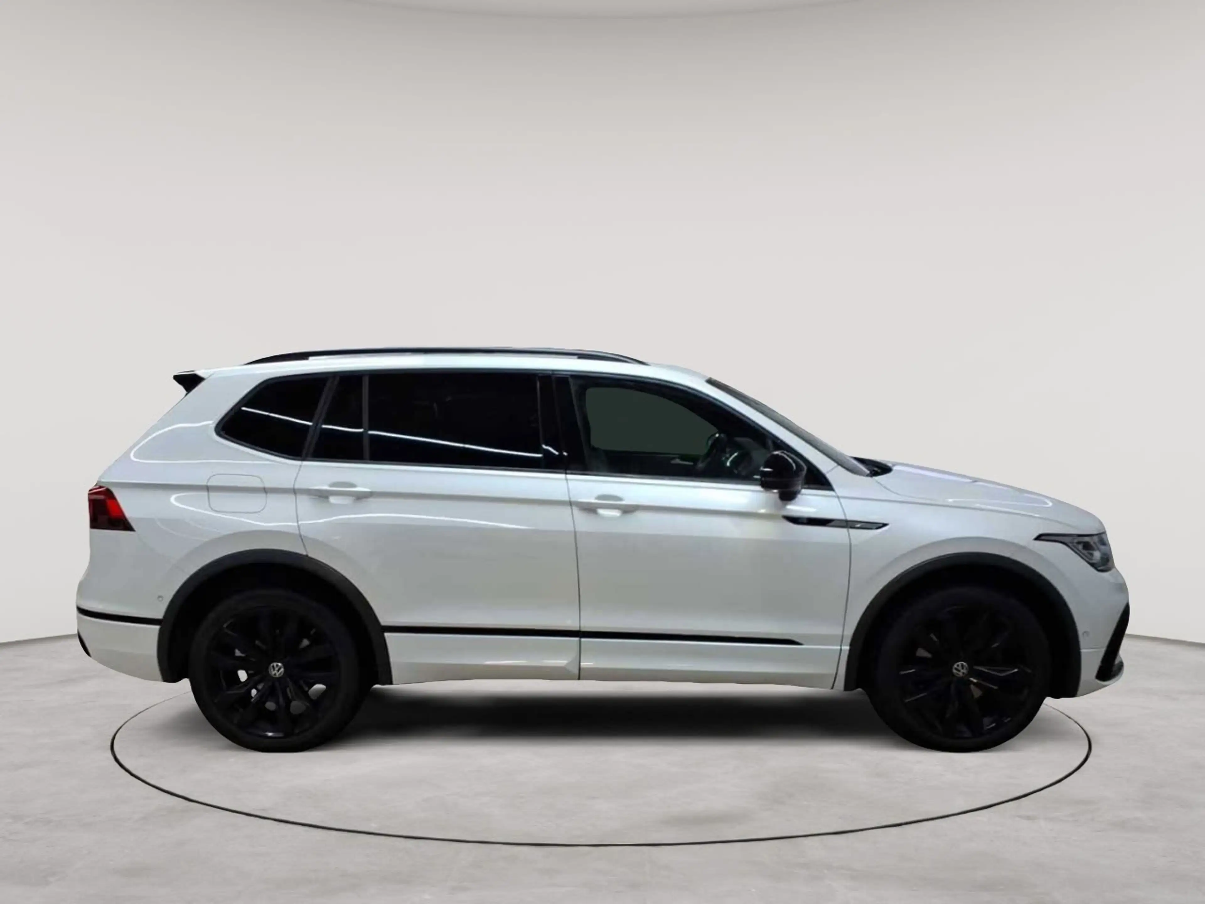 Volkswagen Tiguan Tiguan Allspace 4M R-Line 7 Si. LEDER PANO DCC — photo 3