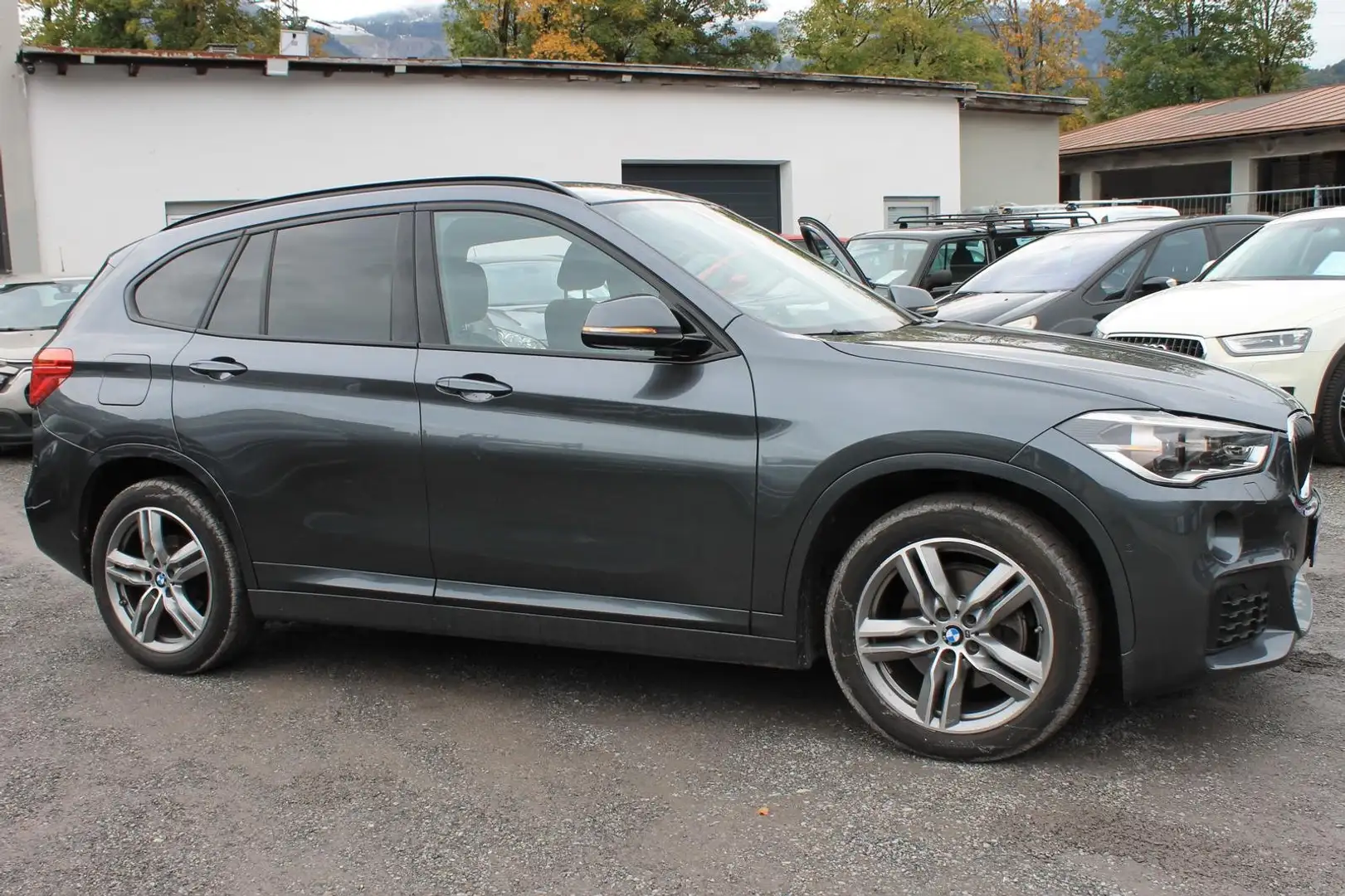 BMW X1 **M Paket** 1 Hand** Anhägerkupplung**ALCANTAR Grau - 2