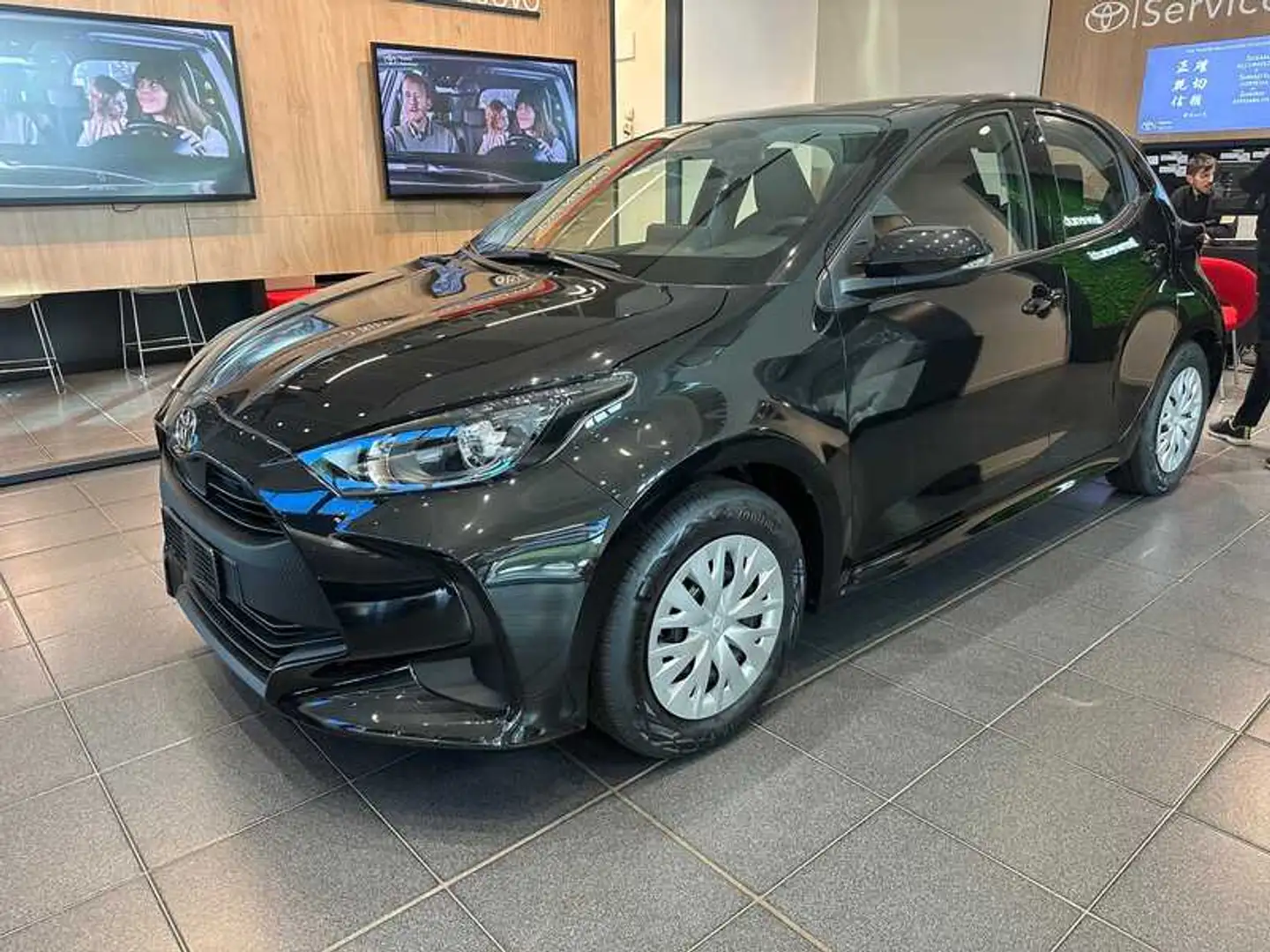 Toyota Yaris 1.5 hybrid Active Nero - 1