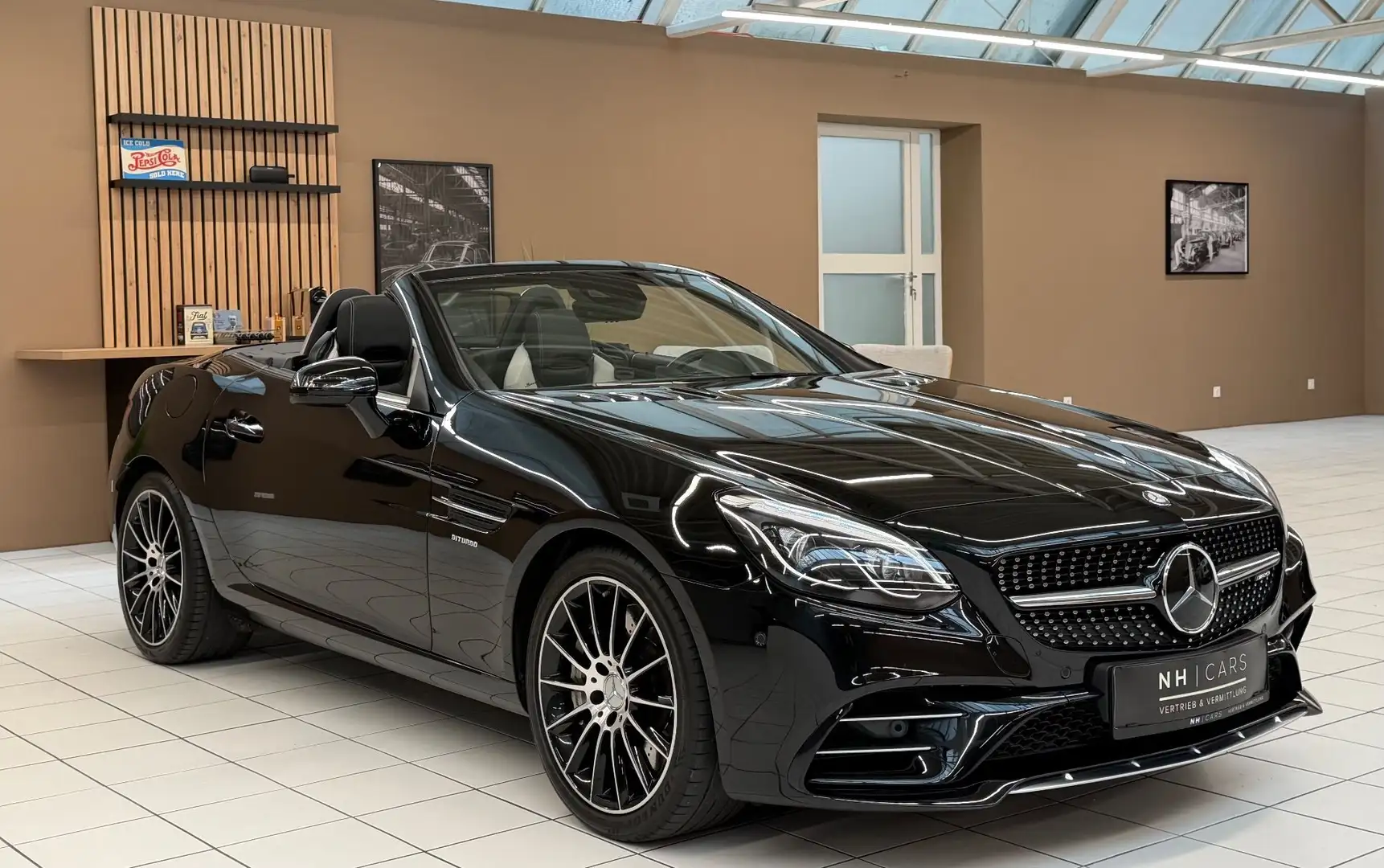 Mercedes-Benz SLC 43 AMG //Vollausstattung// Schwarz - 2