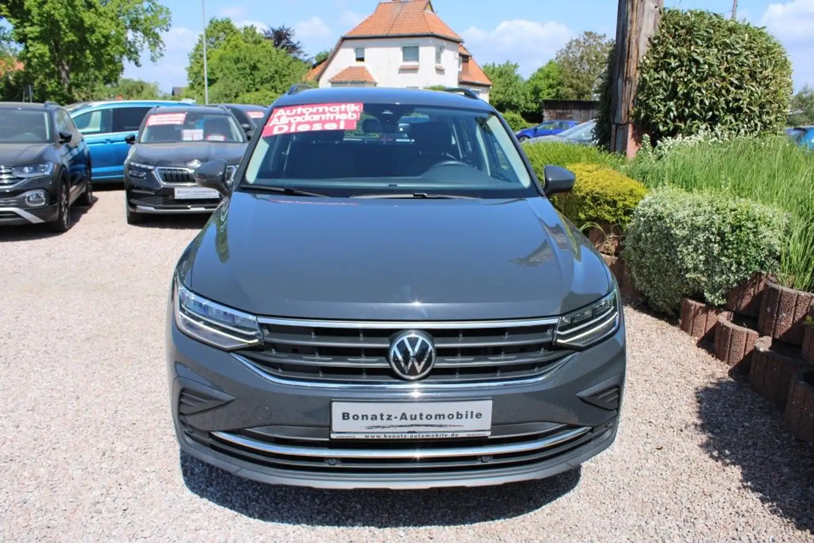 Volkswagen Tiguan 2.0 TDI 4MOTION DSG Life *Navi,Klimatr,SHZ,LED* Grijs - 2