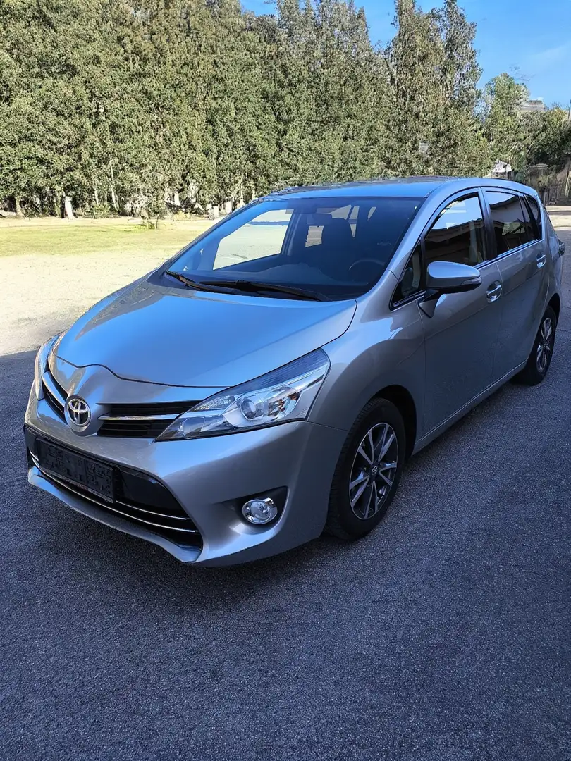 Toyota Verso Life 7 Sitzer 2,0 D-4D Grau - 1