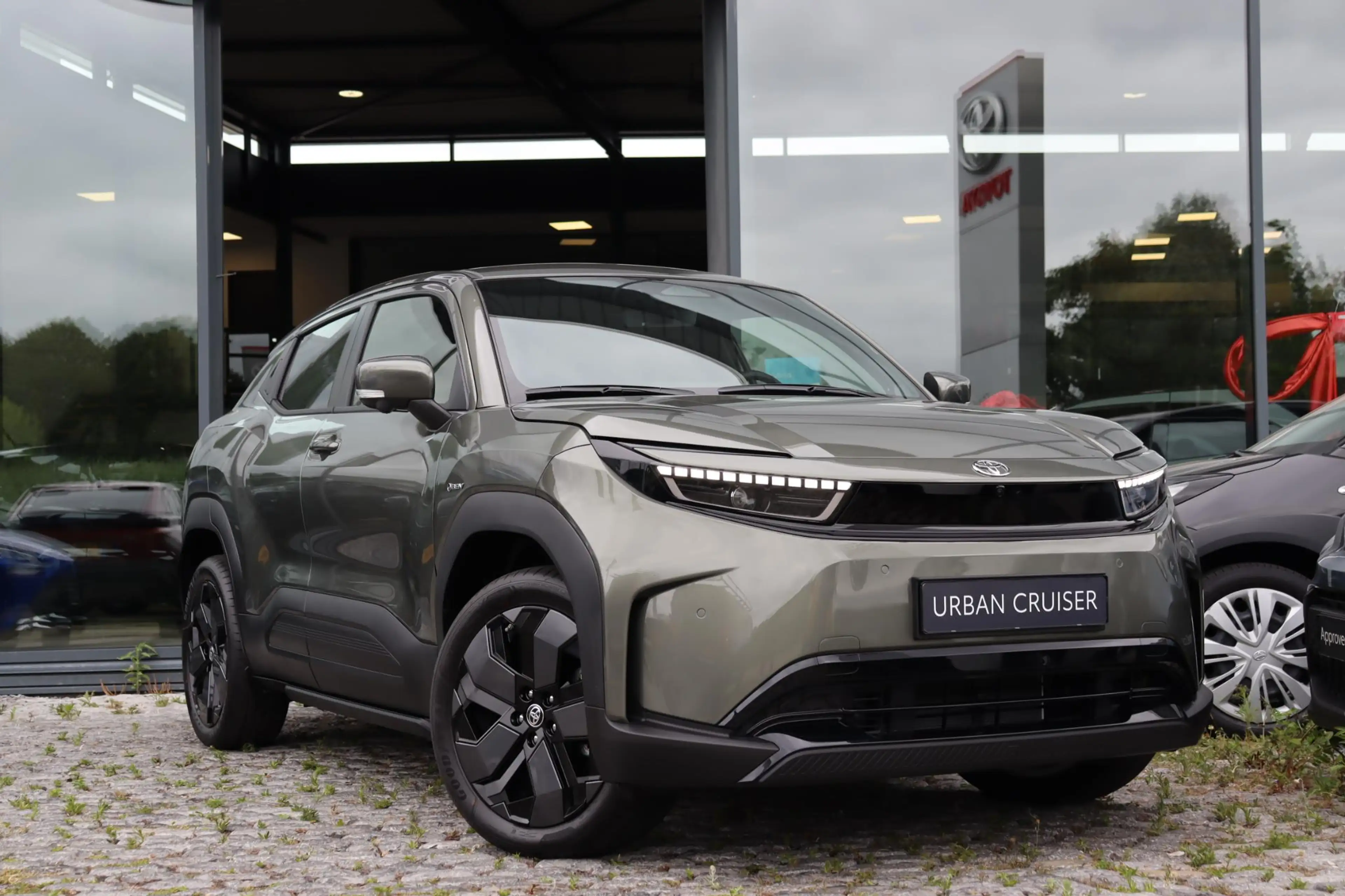 Toyota Urban Cruiser Executive 61 kWh, JBL, 360 Camera, Nieuw en leverb — photo 6