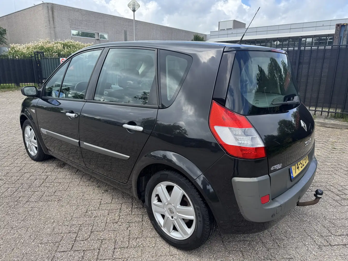 Renault Grand Scenic 2.0-16V Automaat Authentique Comfort Noir - 2