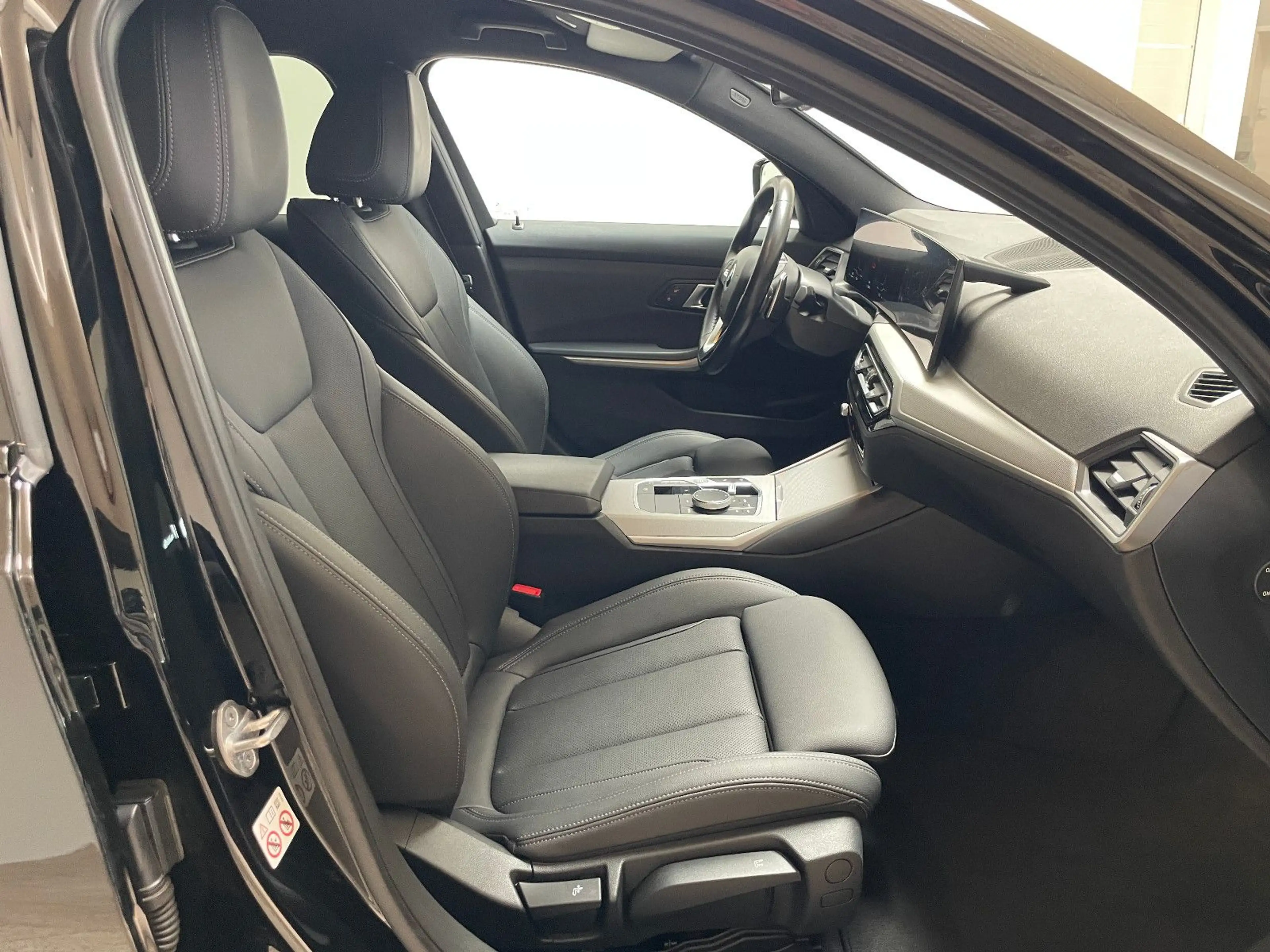 BMW 318 d Touring 1.Hand*Sport Sitze*Leder*AHK*M — photo 20