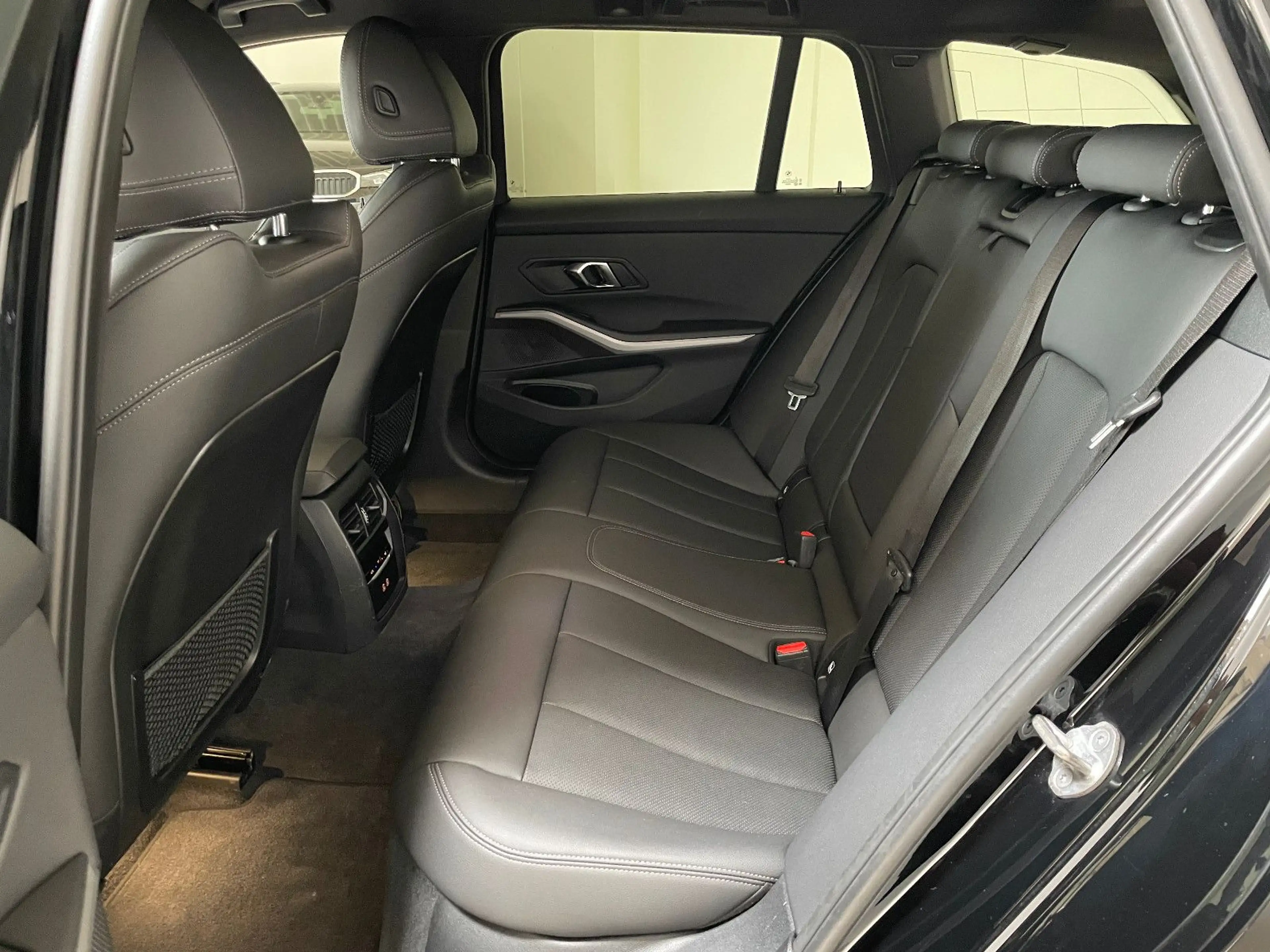 BMW 318 d Touring 1.Hand*Sport Sitze*Leder*AHK*M — photo 17