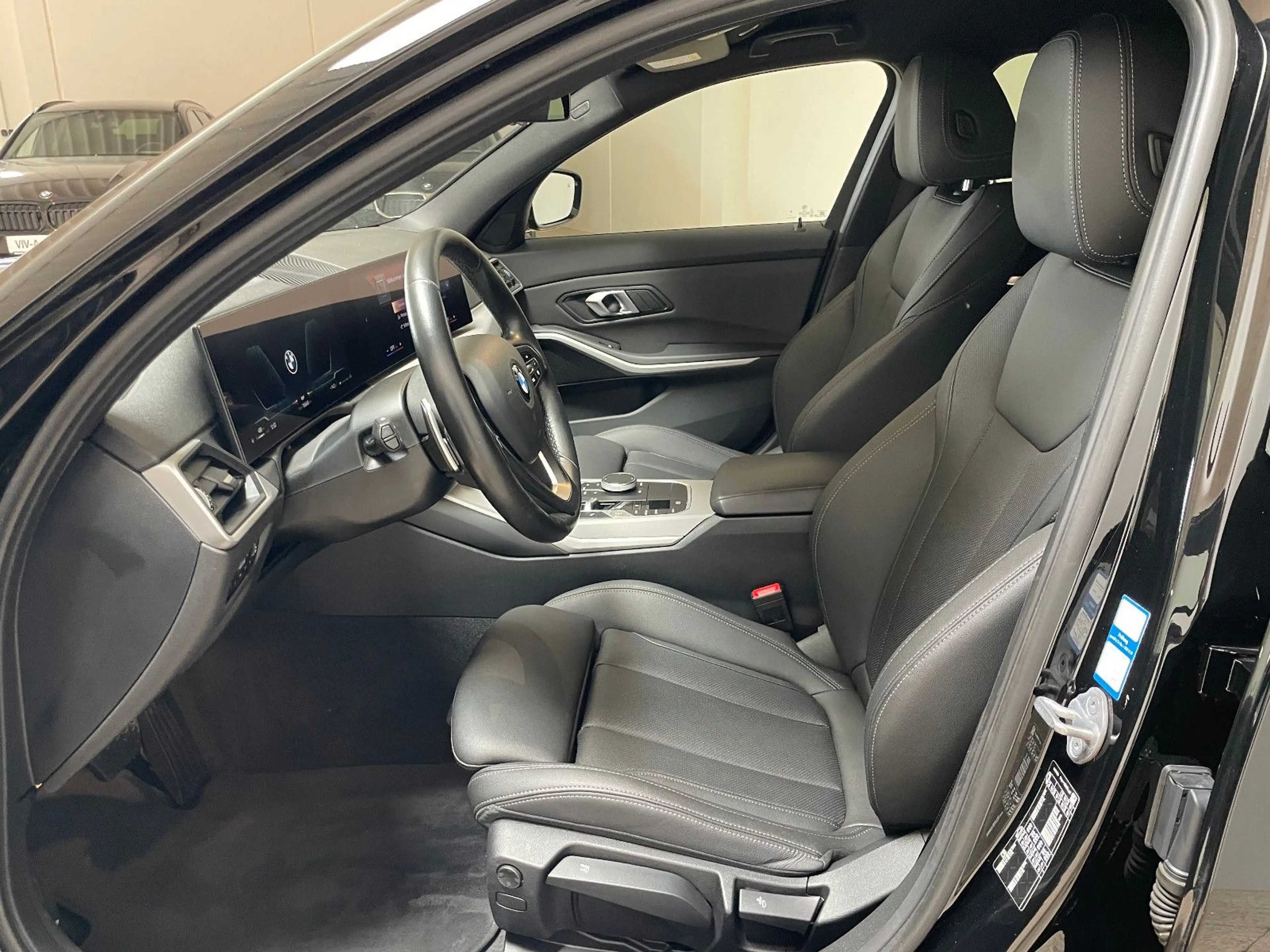 BMW 318 d Touring 1.Hand*Sport Sitze*Leder*AHK*M — photo 16