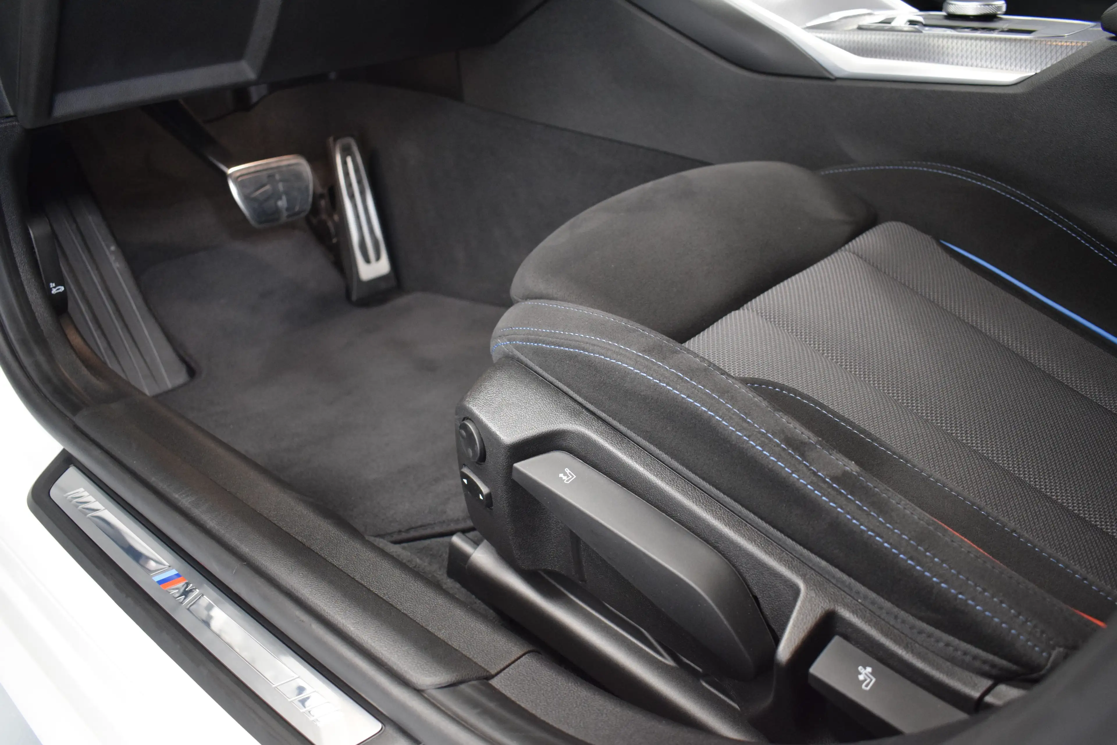 BMW 320 d M Sport — photo 7