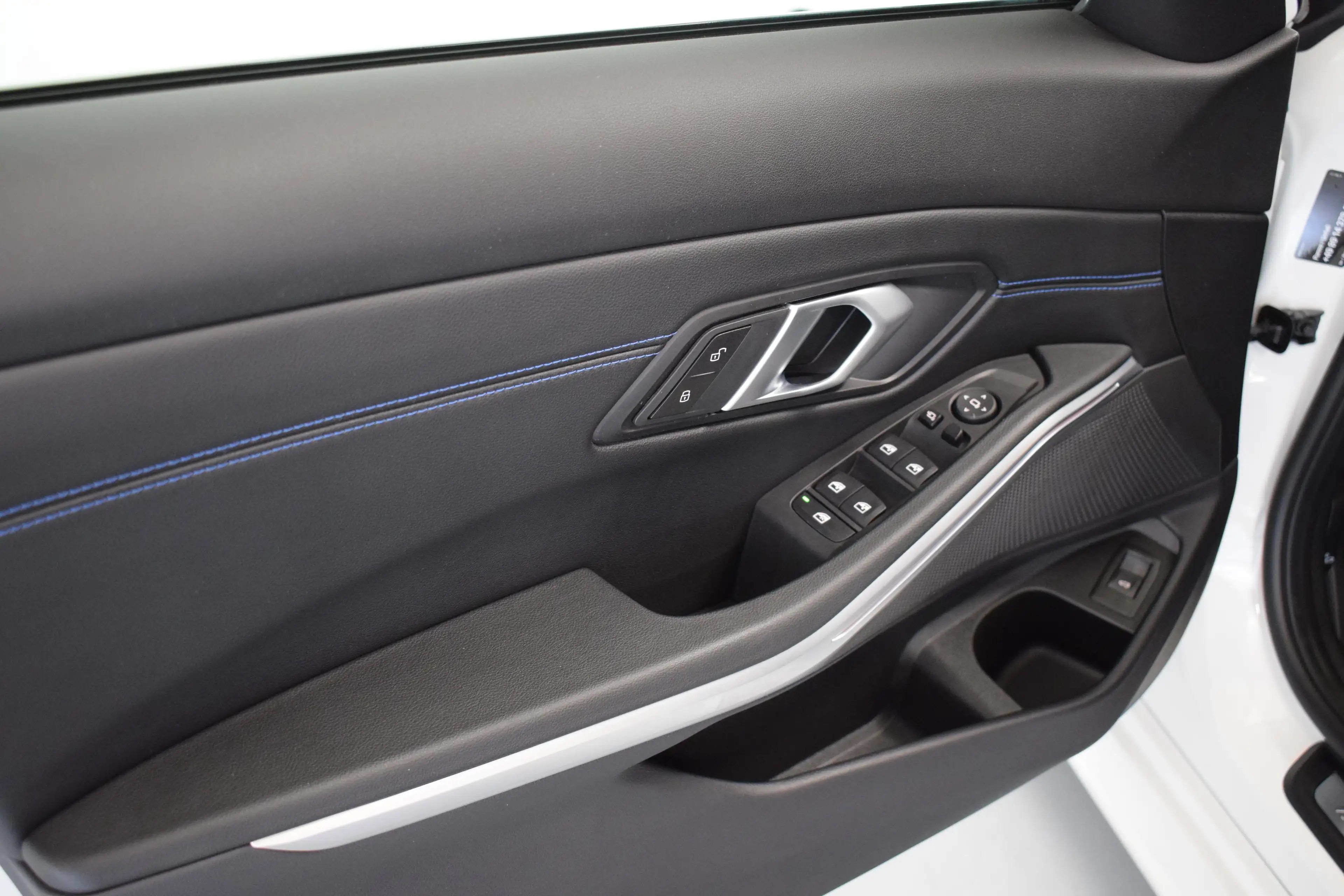 BMW 320 d M Sport — photo 8