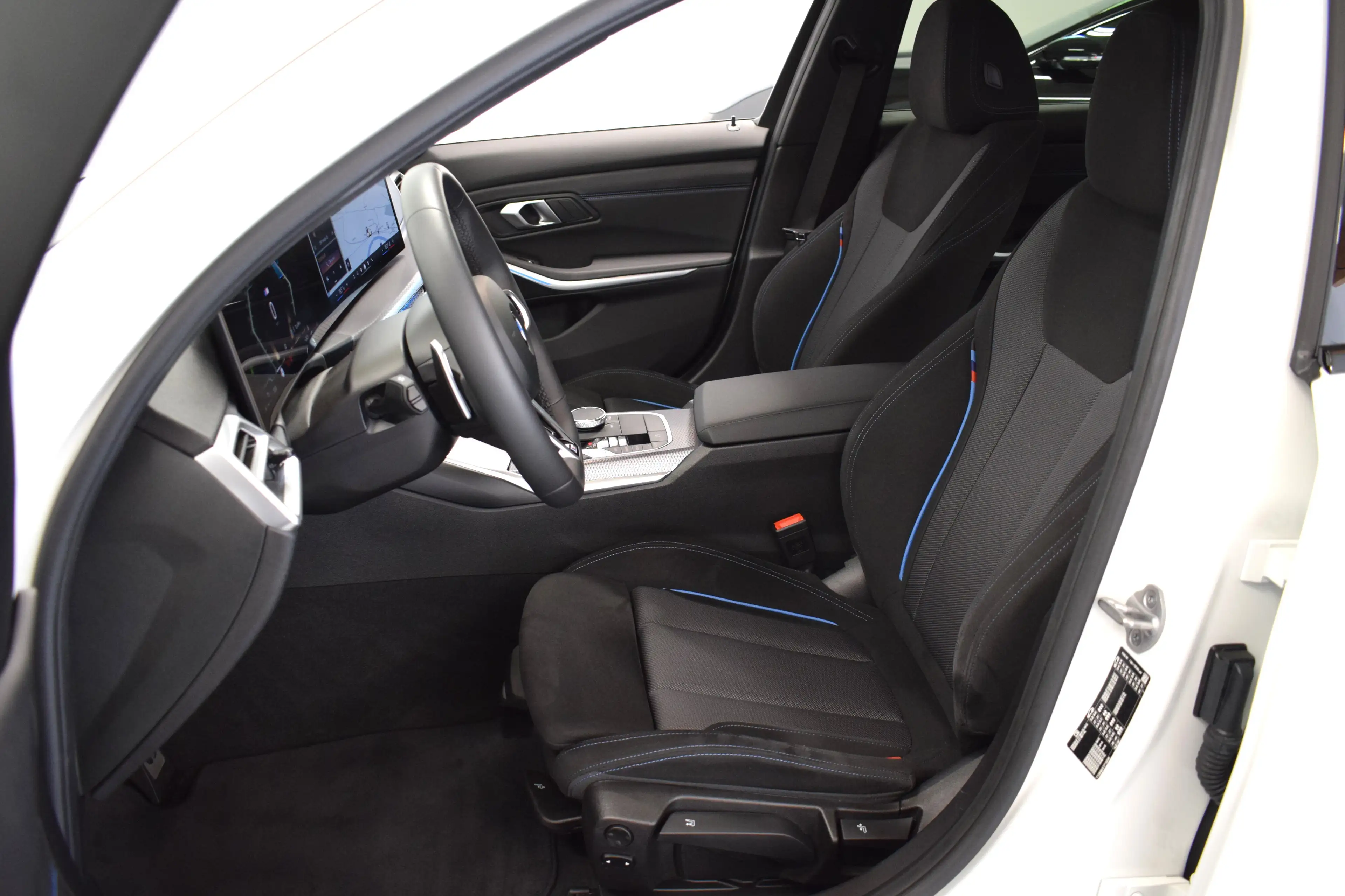 BMW 320 d M Sport — photo 5