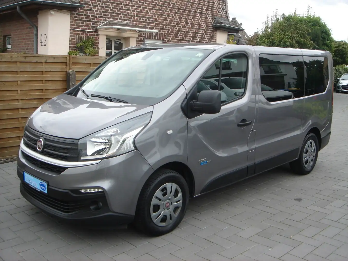 Fiat Talento TALENTO KOMBI 2,0 d 170 PS +NAVI+AHK+TOPZUSTAND Grau - 1