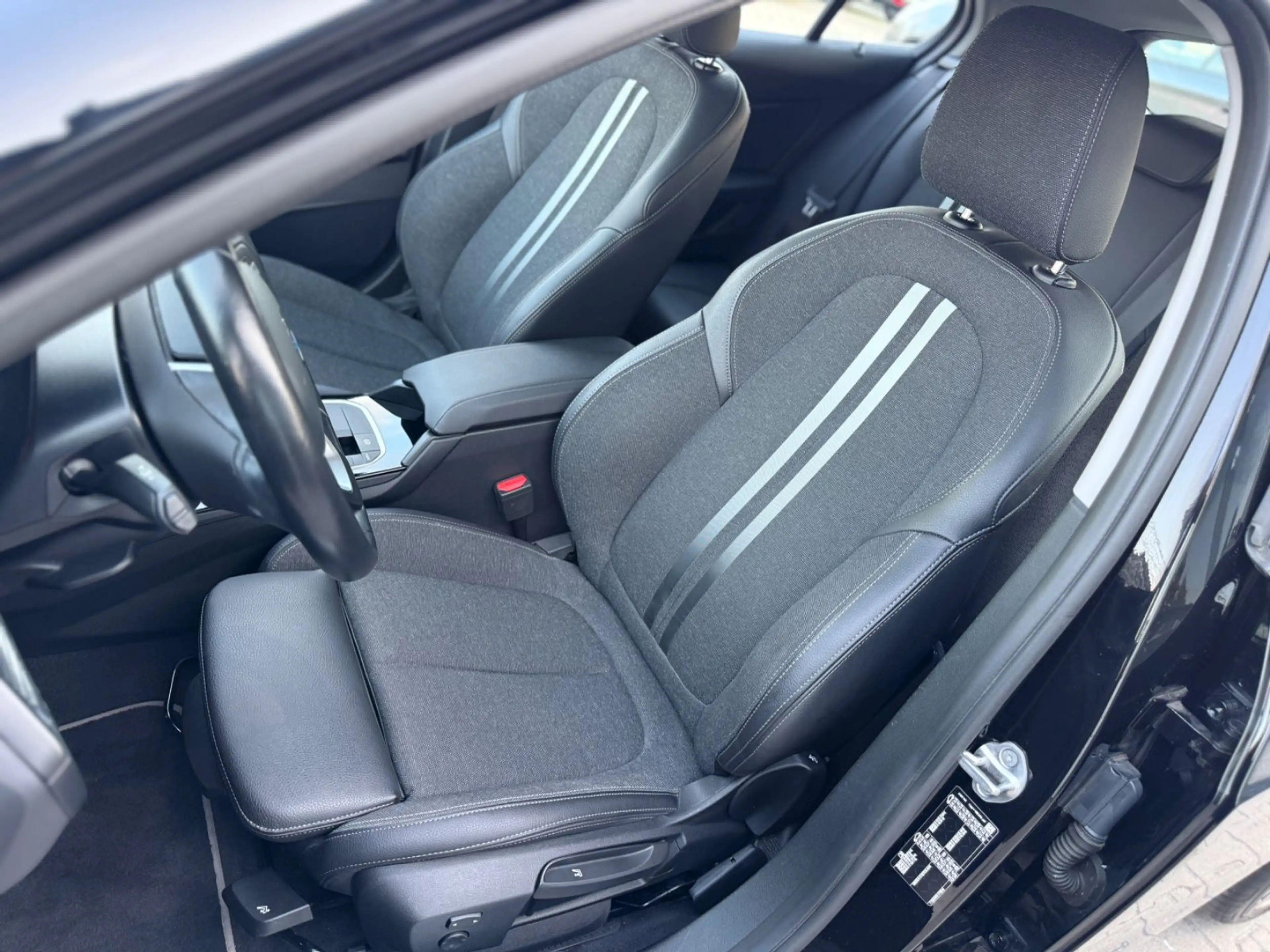 BMW 118 d Sport Line/LED/Digital-Cockpit/Keyless-GO — photo 14