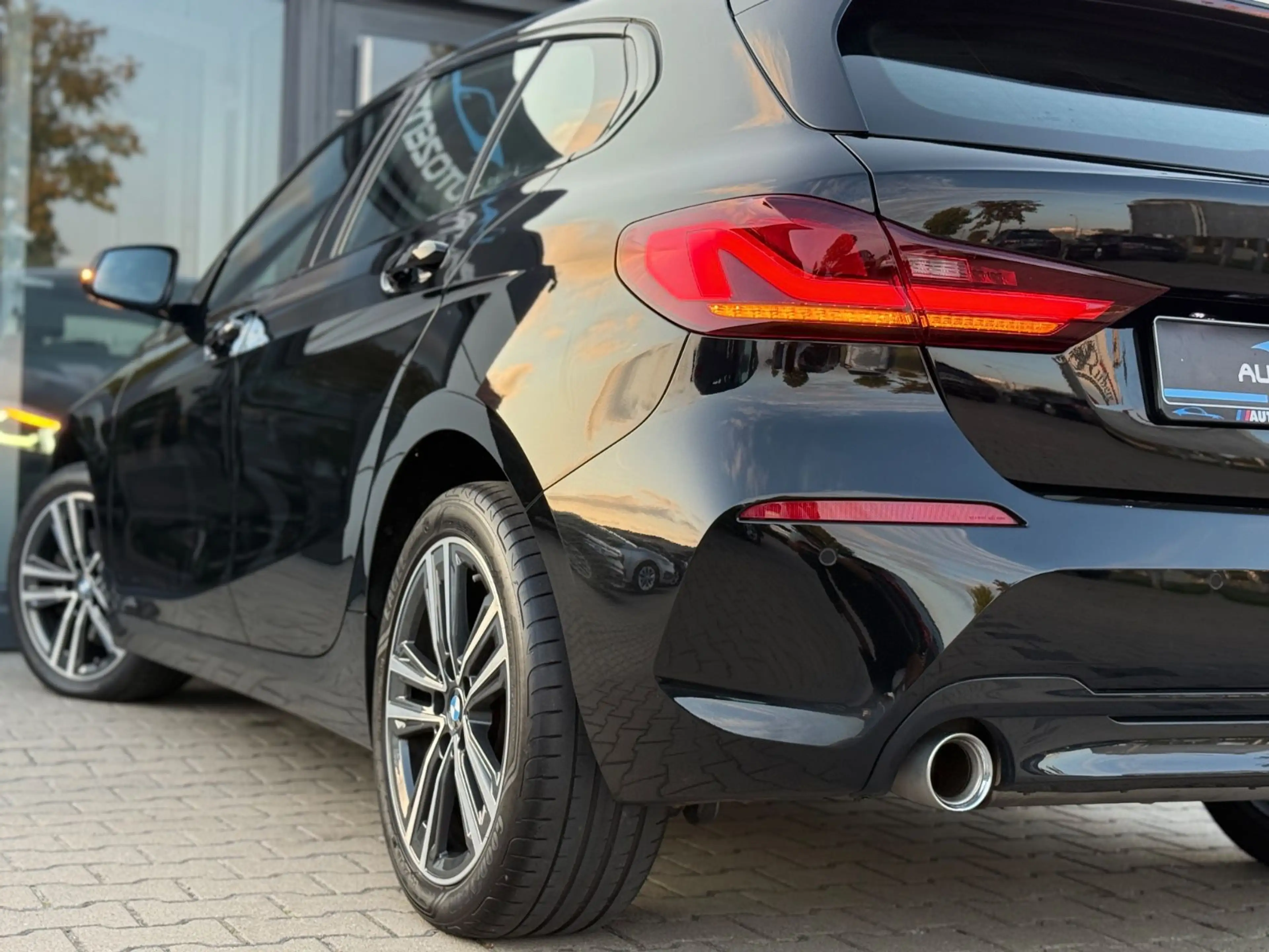 BMW 118 d Sport Line/LED/Digital-Cockpit/Keyless-GO — photo 11