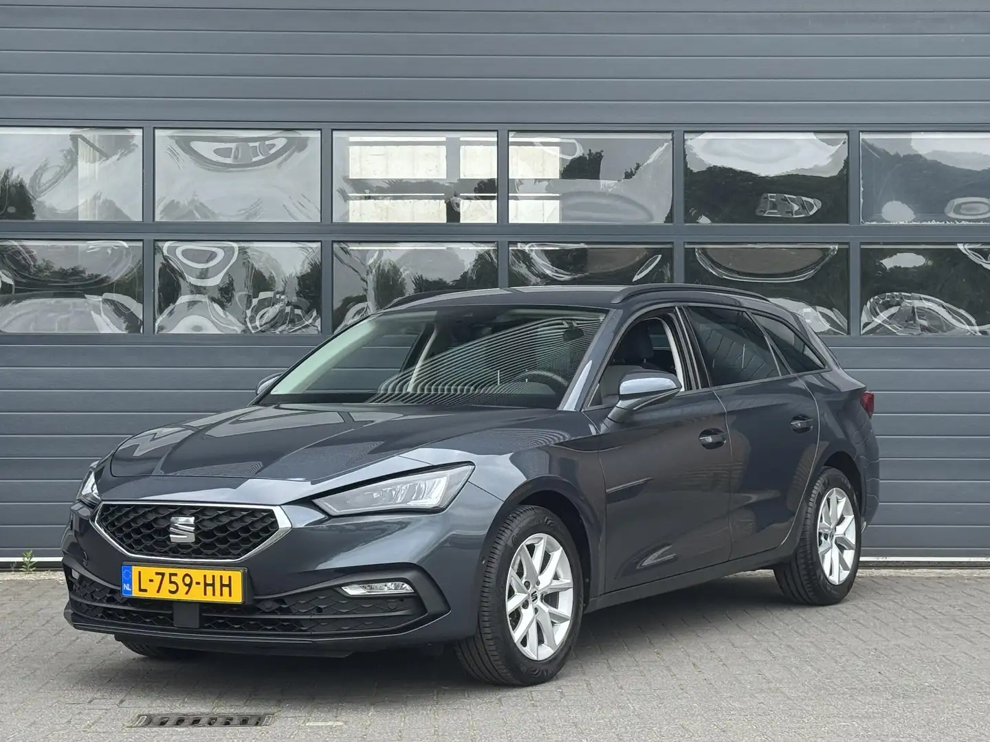 SEAT Leon SPORTSTOURER 1.5 TSI STYLE BUSINESS INTENSE I TREK Grijs - 1