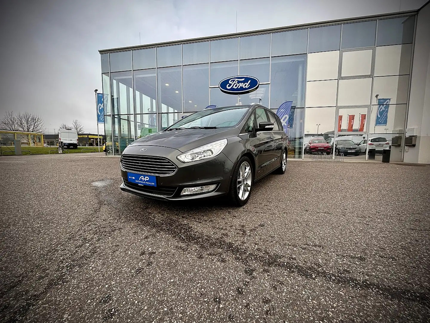 Ford Galaxy 2,0 EcoBlue SCR AWD Titanium Aut. 190PS KEYLESS... Gris - 2