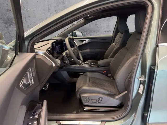Audi Q4 e-tron view 8