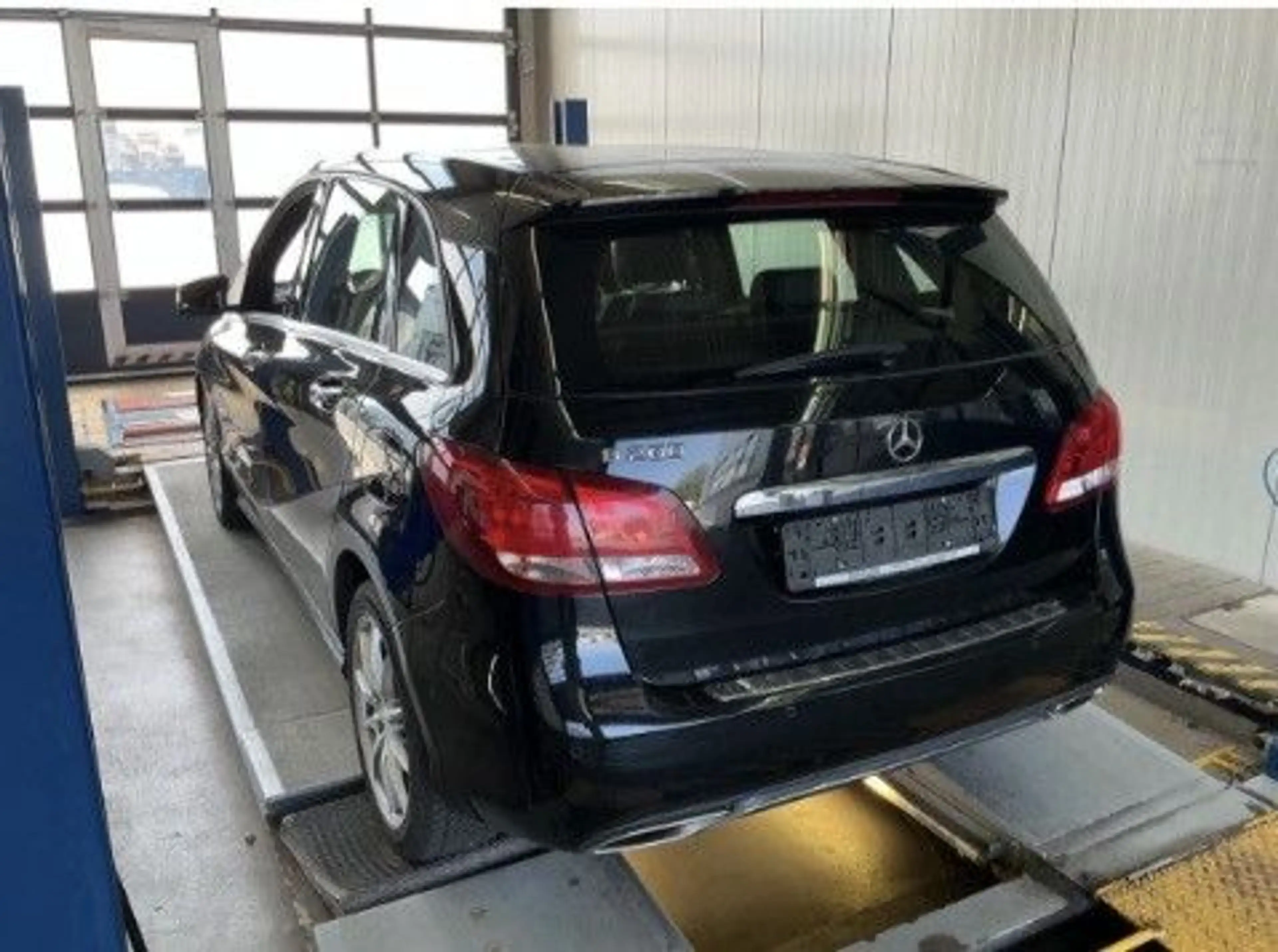 Mercedes-Benz B 200 URBAN/NAVI/17Z/SHZ/PDC/ISOFIX/LEDER/EURO 6 — photo 4