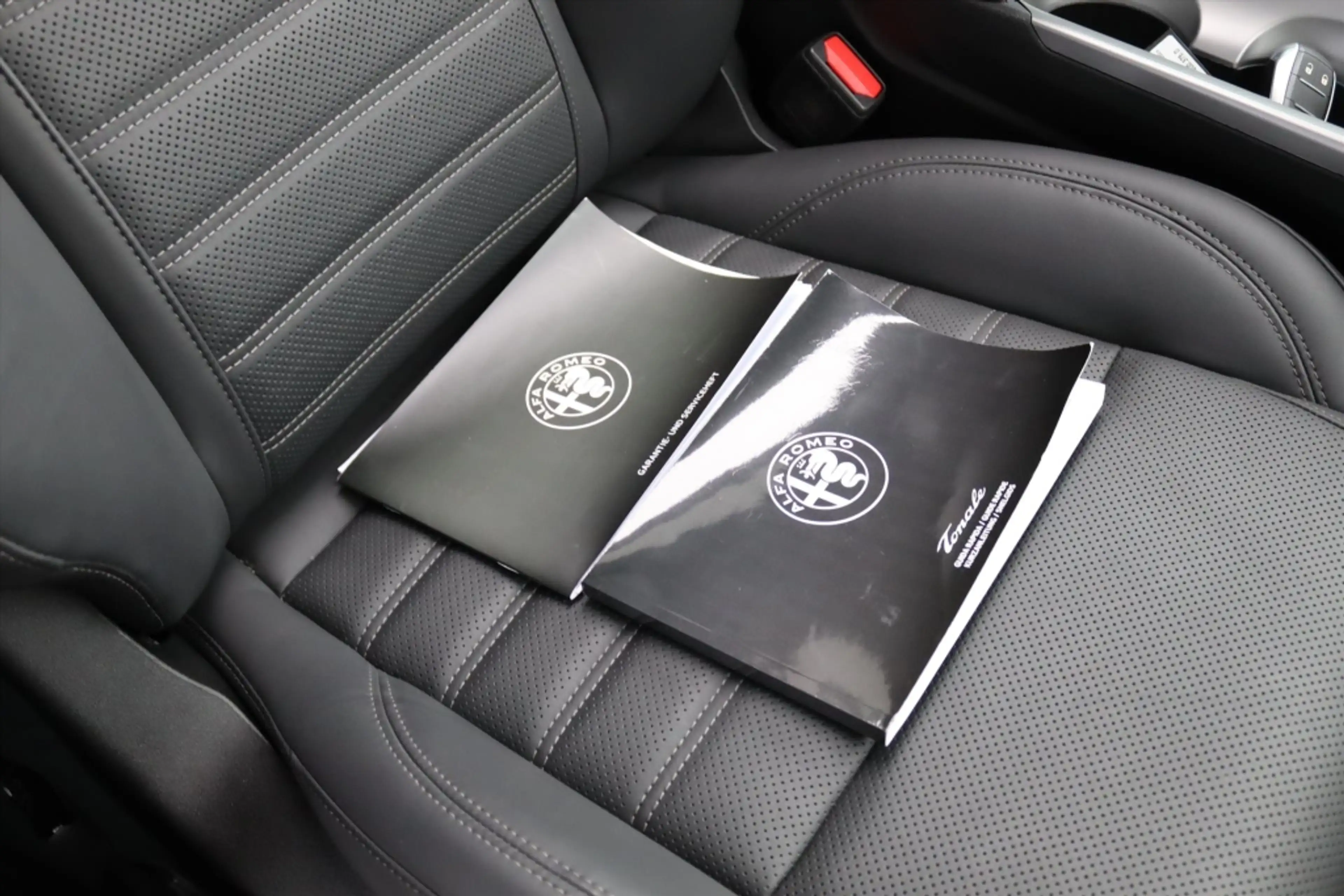 Alfa Romeo Tonale 1.5T HYBRID 160PK VELOCE Panodak | Leer | Camera | — photo 9