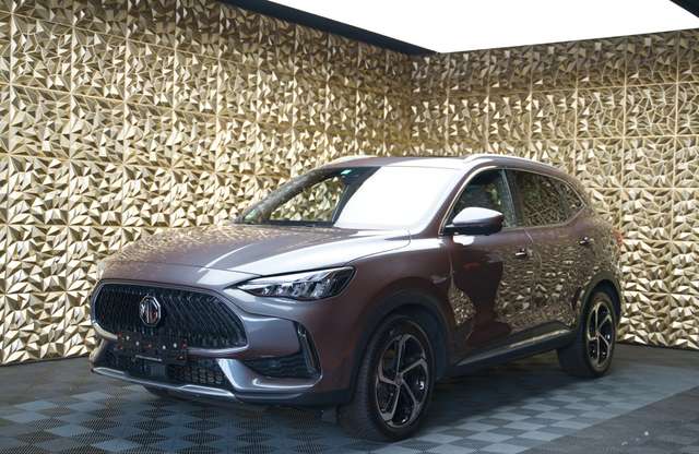 Imagine MG HS 1.5T-GDI Luxury DCT | Grau/ROT|VOLLAUSTATTUNG