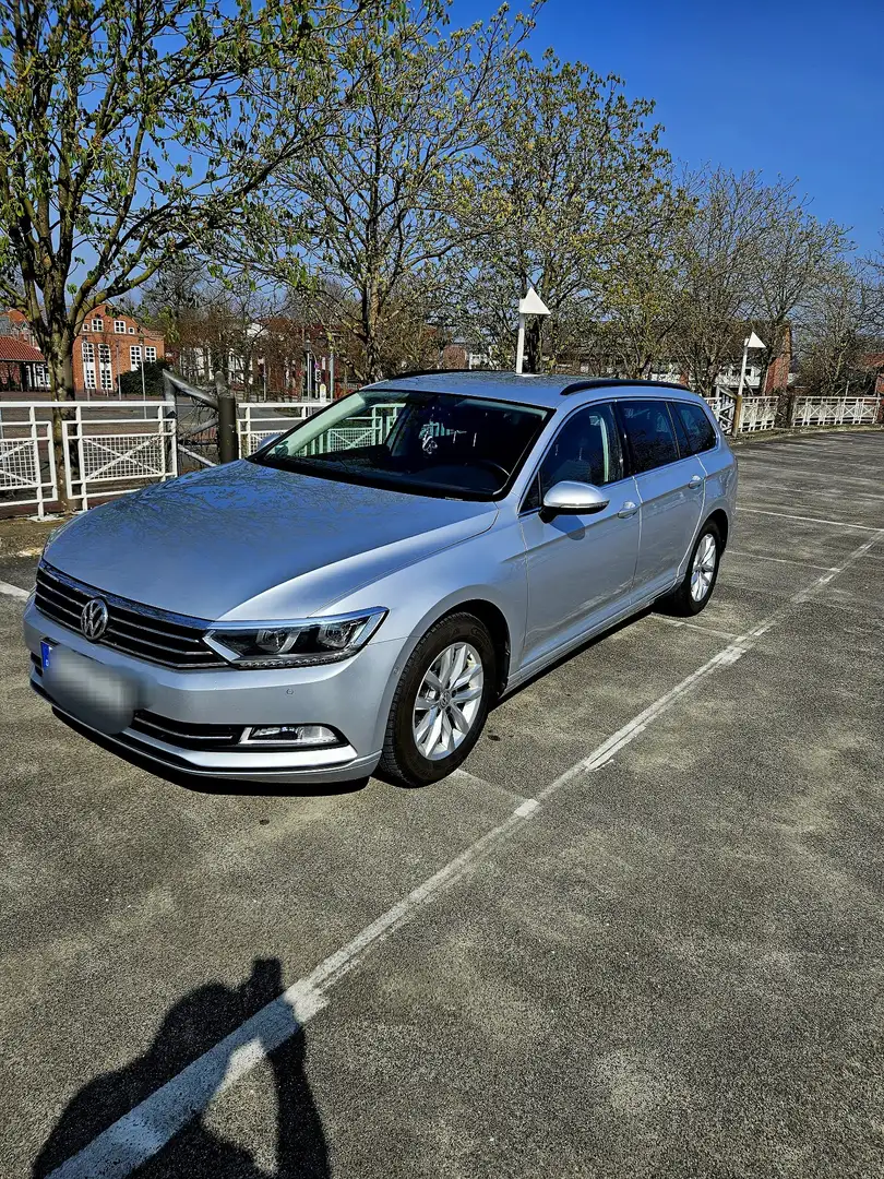 Volkswagen Passat Variant 2.0 TDI SCR DSG BlueMotion Comfortline Silber - 1