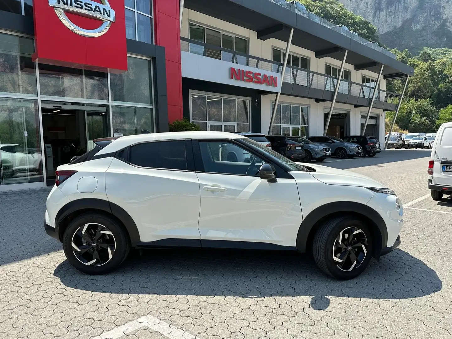 Nissan Juke Juke 1.0 dig-t N-Connecta 114cv Bianco - 2