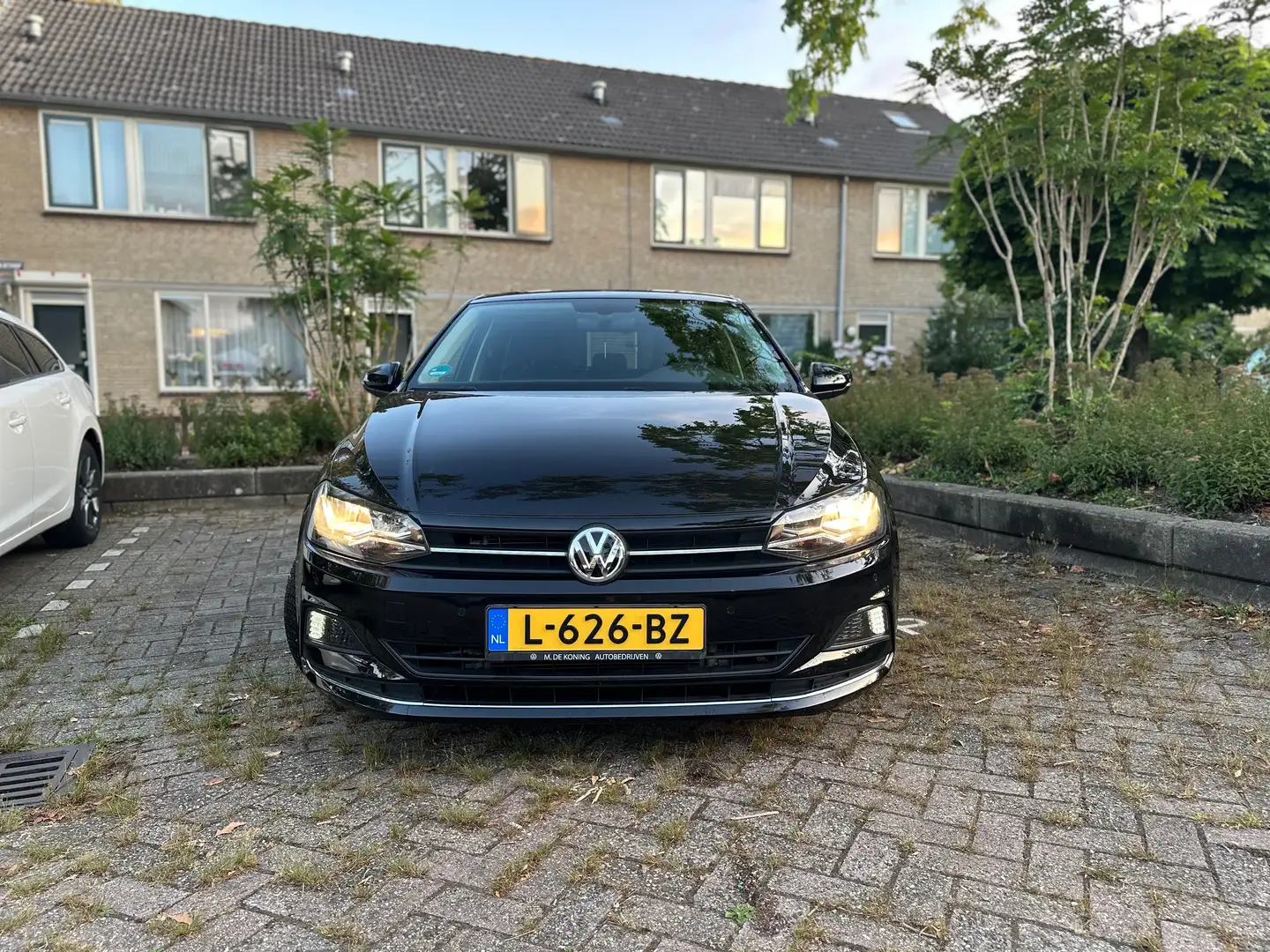 Volkswagen Polo Polo 1.0 TSI Highl.BnsR Zwart - 2