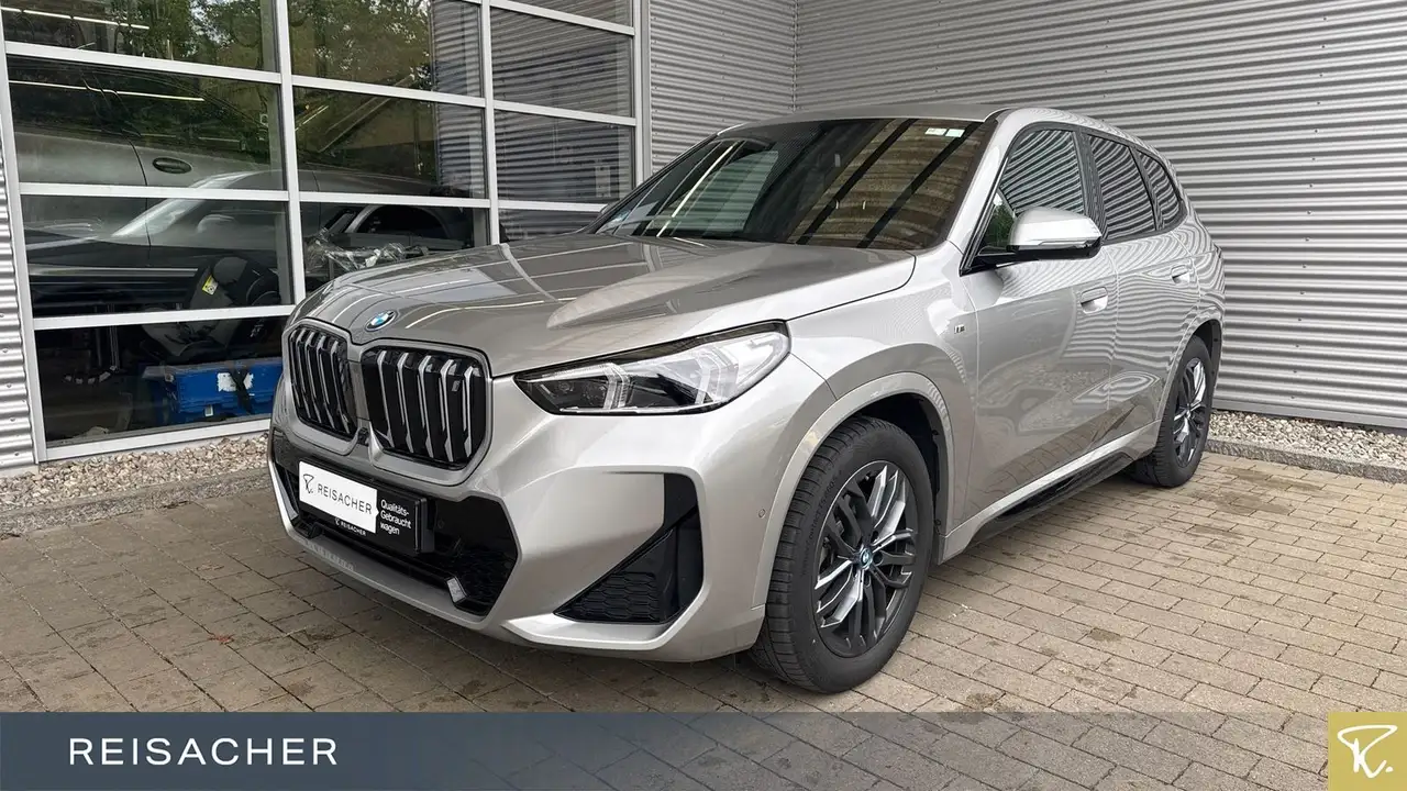 BMW iX1