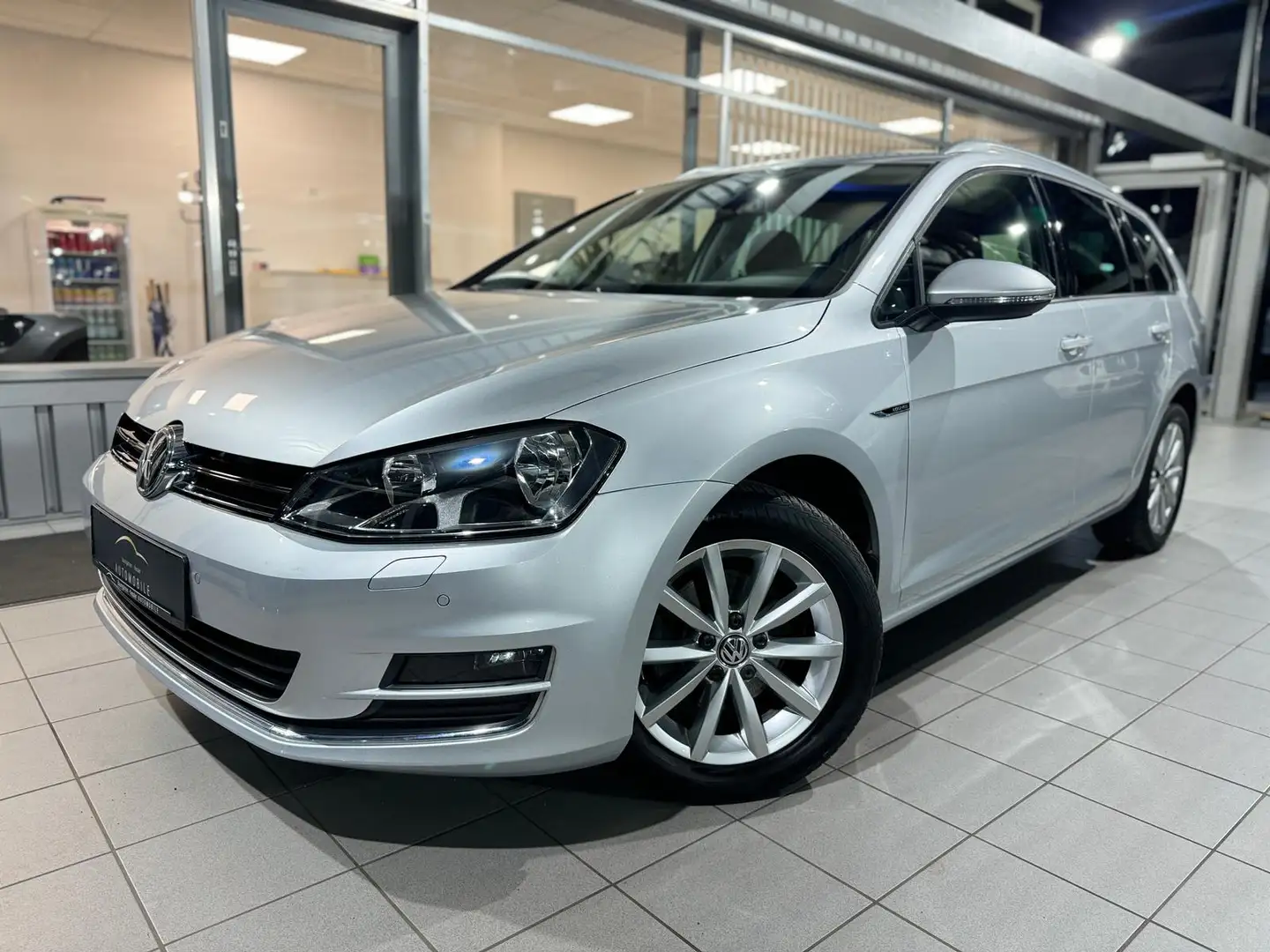 Volkswagen Golf 7 Lounge 1.2 TSI NAVI AHK KLIMA BLUETOOTH Silber - 2