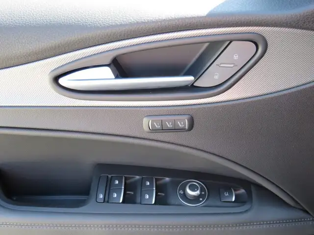 Alfa Romeo Stelvio view 13
