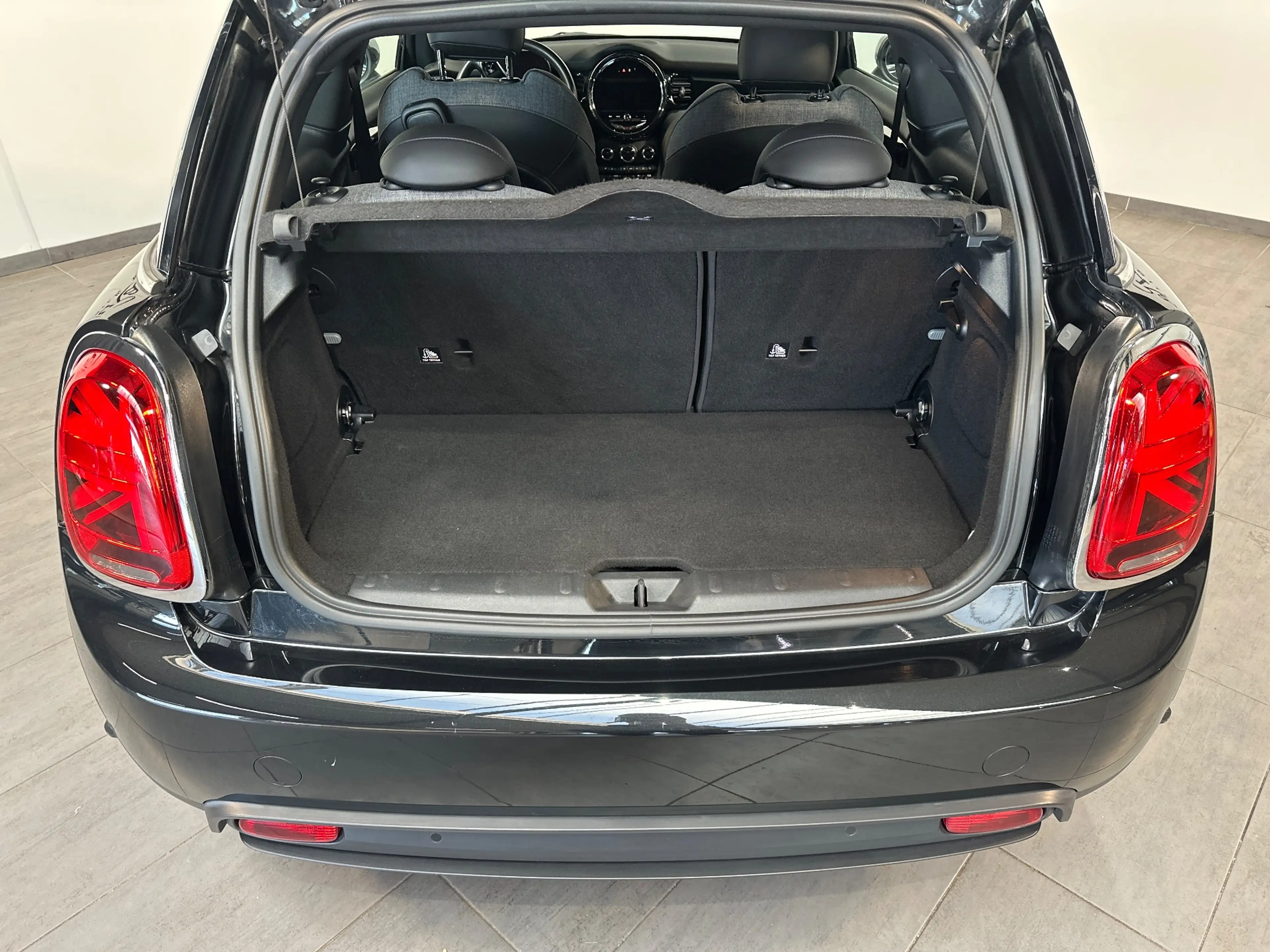 MINI Cooper SE Classic Trim NAV+LED+SHZ+KEYLESS+PDC+DAB+KLIMA — photo 6