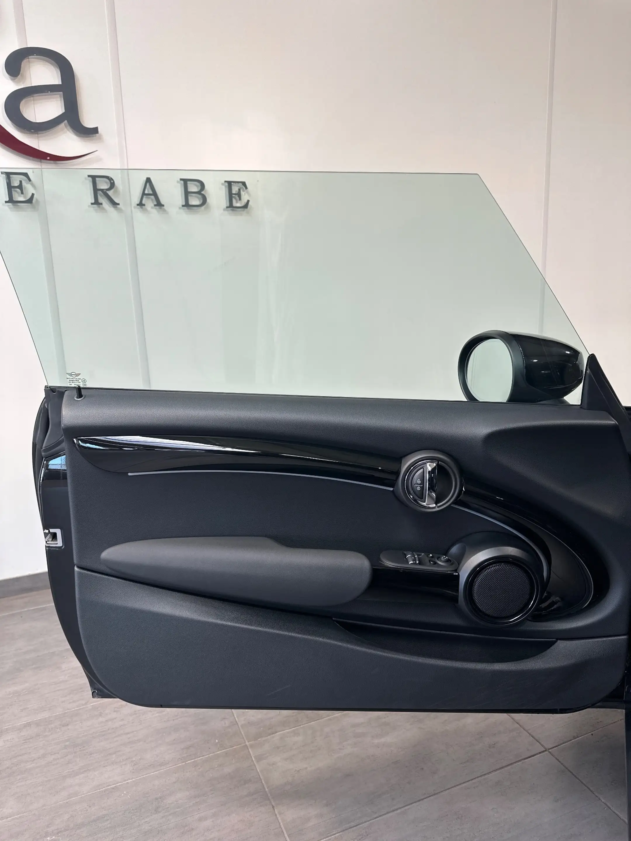 MINI Cooper SE Classic Trim NAV+LED+SHZ+KEYLESS+PDC+DAB+KLIMA — photo 7