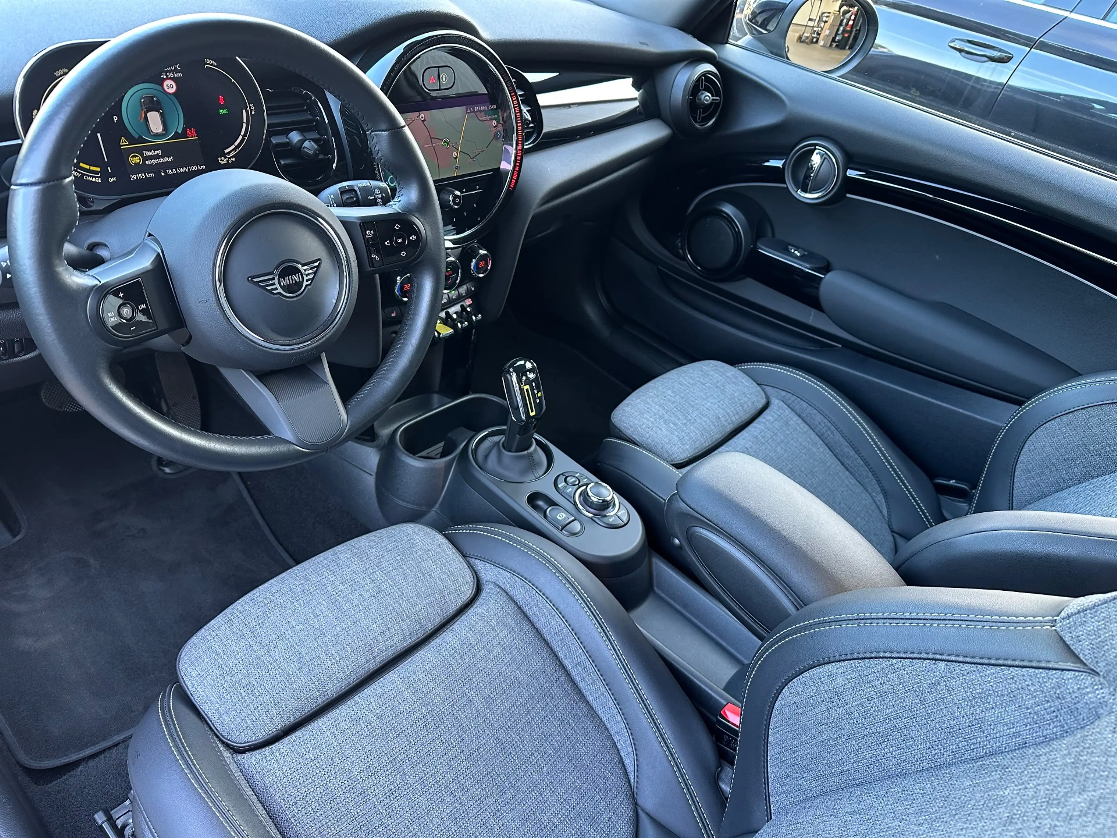 MINI Cooper SE Classic Trim NAV+LED+SHZ+KEYLESS+PDC+DAB+KLIMA — photo 9