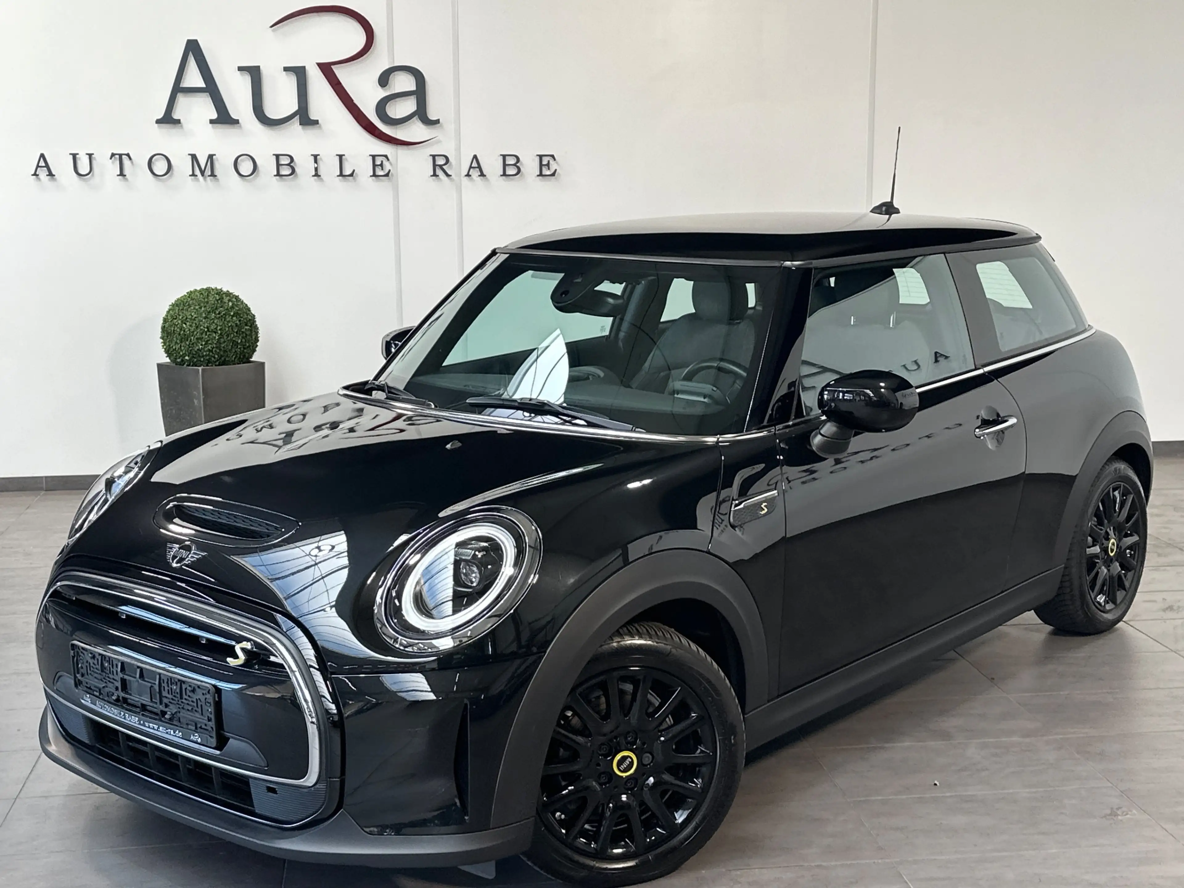 MINI Cooper SE Classic Trim NAV+LED+SHZ+KEYLESS+PDC+DAB+KLIMA — photo 2