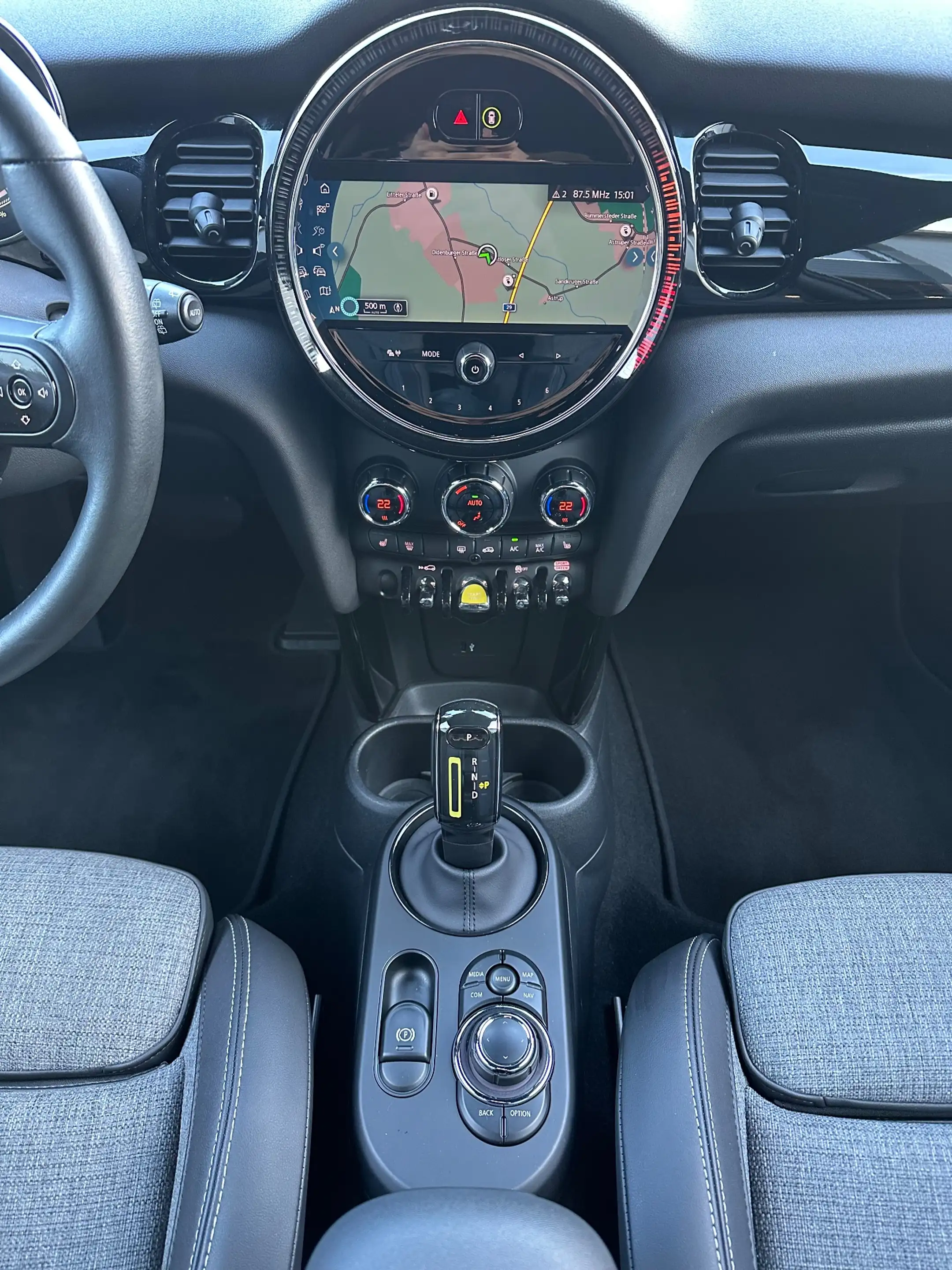 MINI Cooper SE Classic Trim NAV+LED+SHZ+KEYLESS+PDC+DAB+KLIMA — photo 13