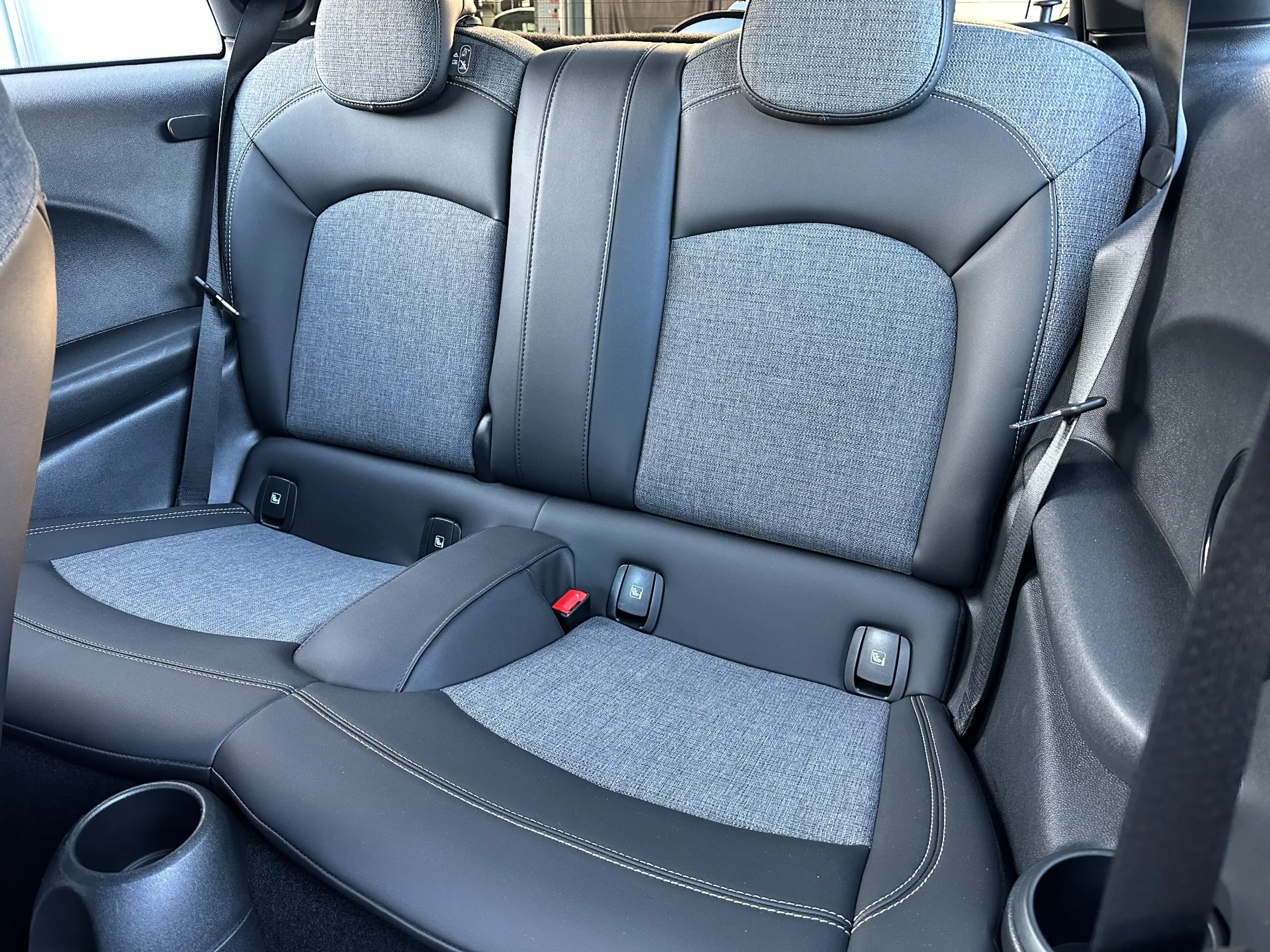 MINI Cooper SE Classic Trim NAV+LED+SHZ+KEYLESS+PDC+DAB+KLIMA — photo 11