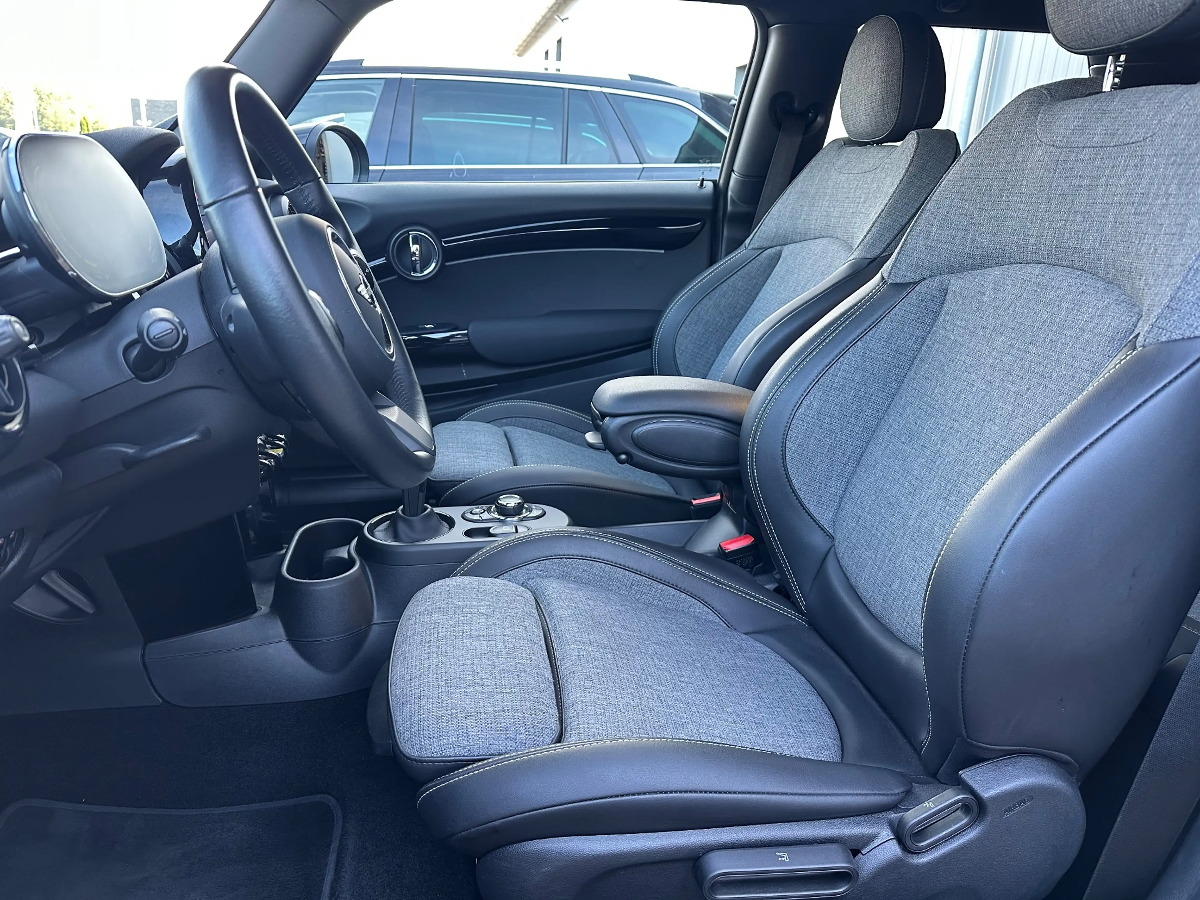 MINI Cooper SE Classic Trim NAV+LED+SHZ+KEYLESS+PDC+DAB+KLIMA — photo 10