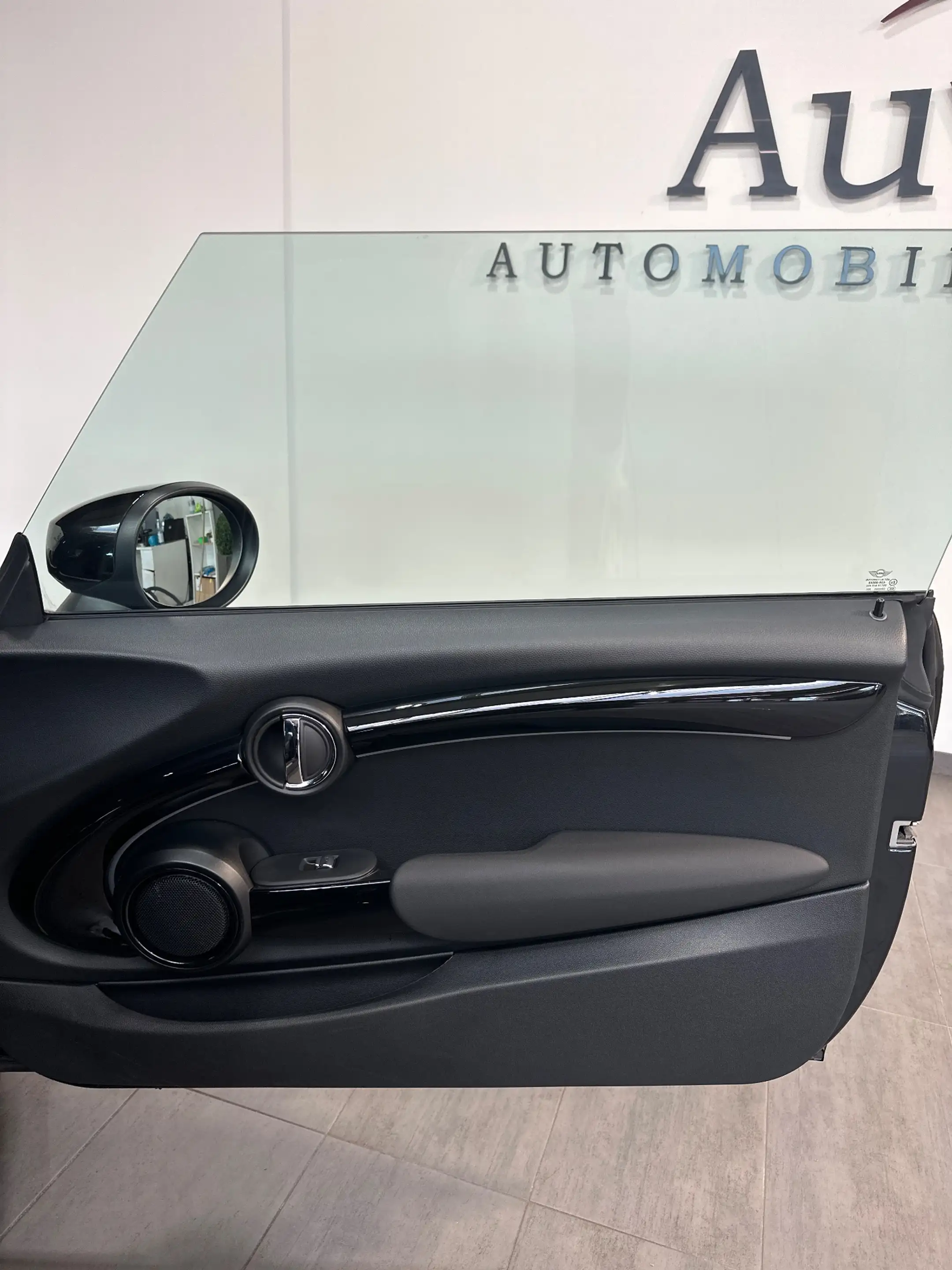 MINI Cooper SE Classic Trim NAV+LED+SHZ+KEYLESS+PDC+DAB+KLIMA — photo 8