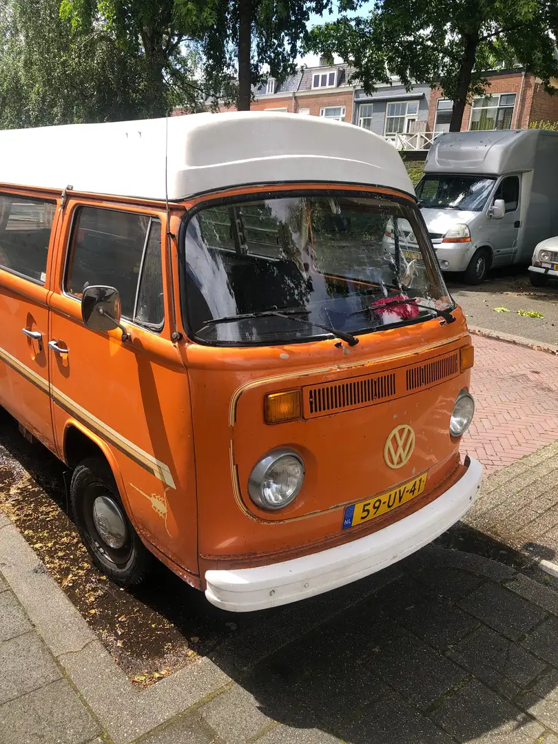 Oldtimer Volkswagen T2b Camper Orange - 1