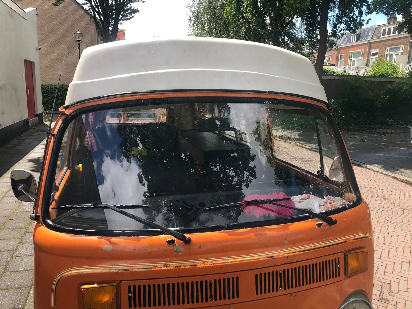 Oldtimer Volkswagen T2b Camper Orange - 2