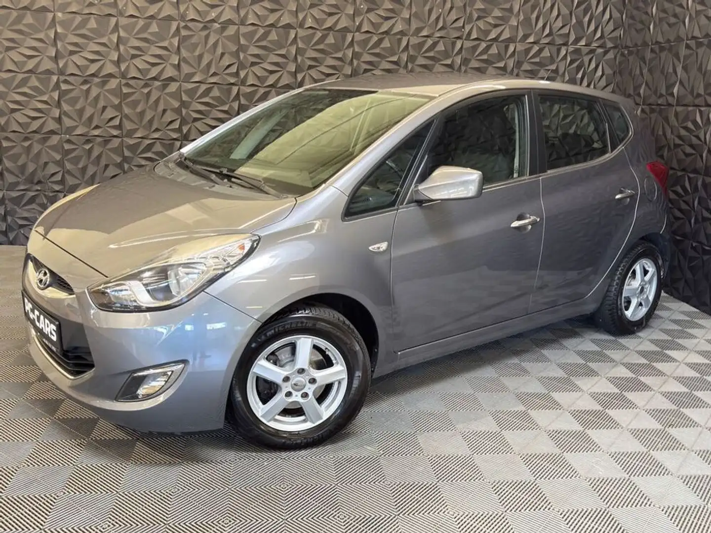 Hyundai iX20 1.4 CRDi Classic Grau - 2