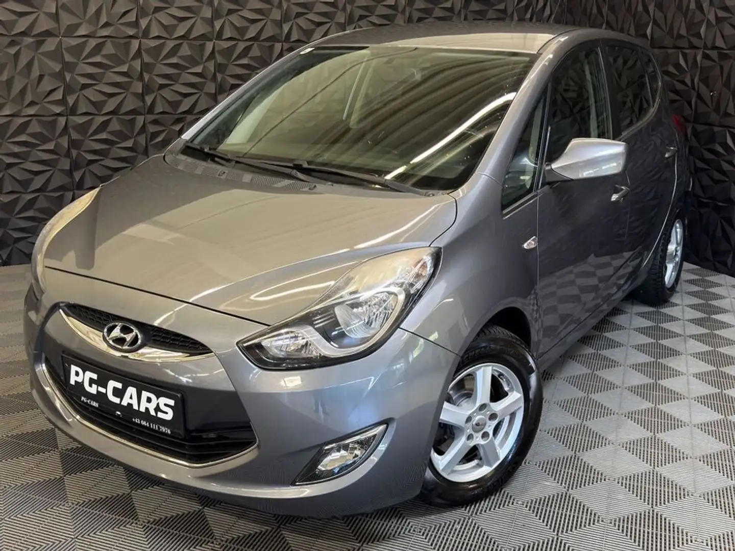 Hyundai iX20 1.4 CRDi Classic Grau - 1