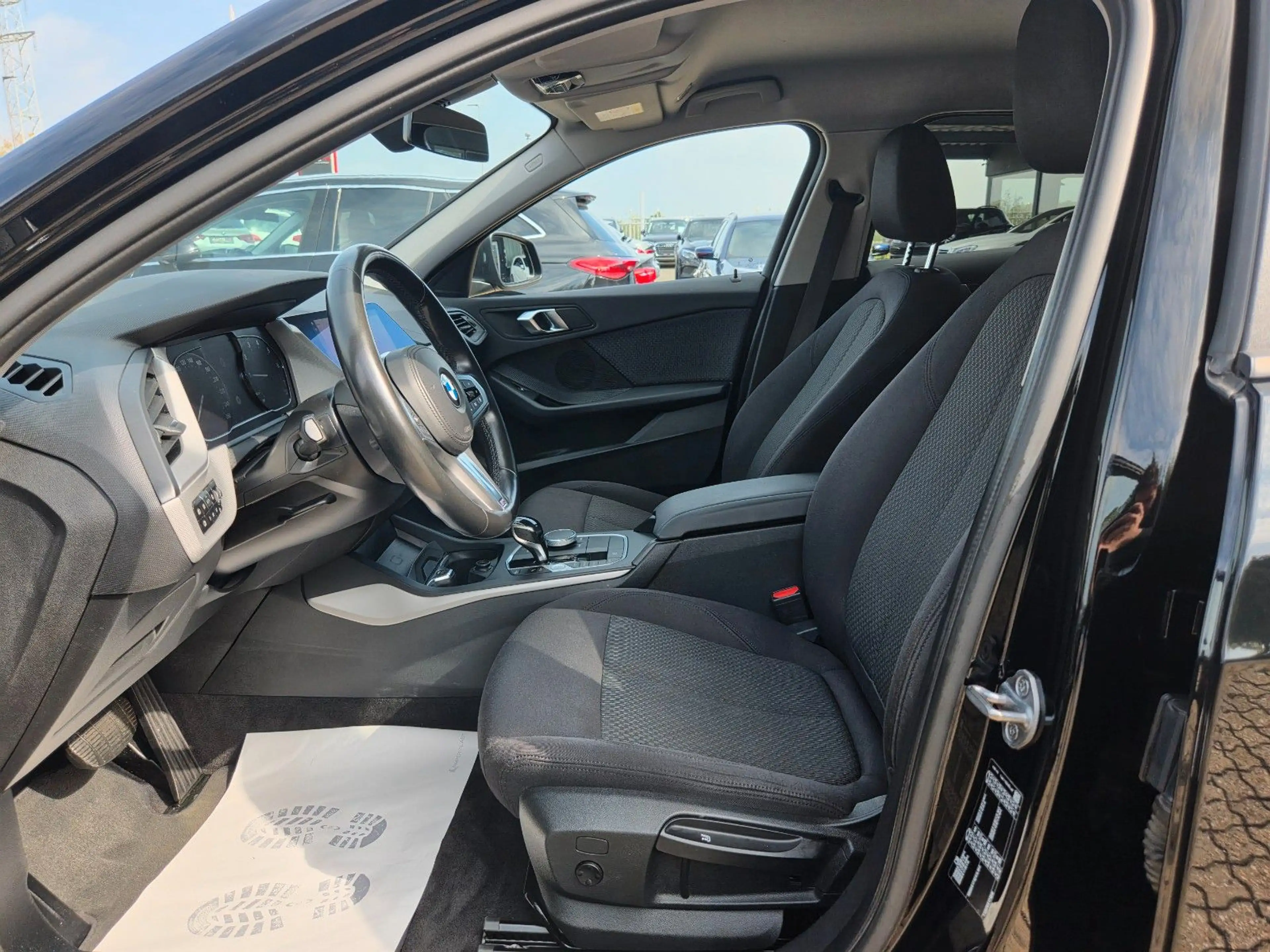 BMW 118 i Advantage Navi PDC... — photo 14