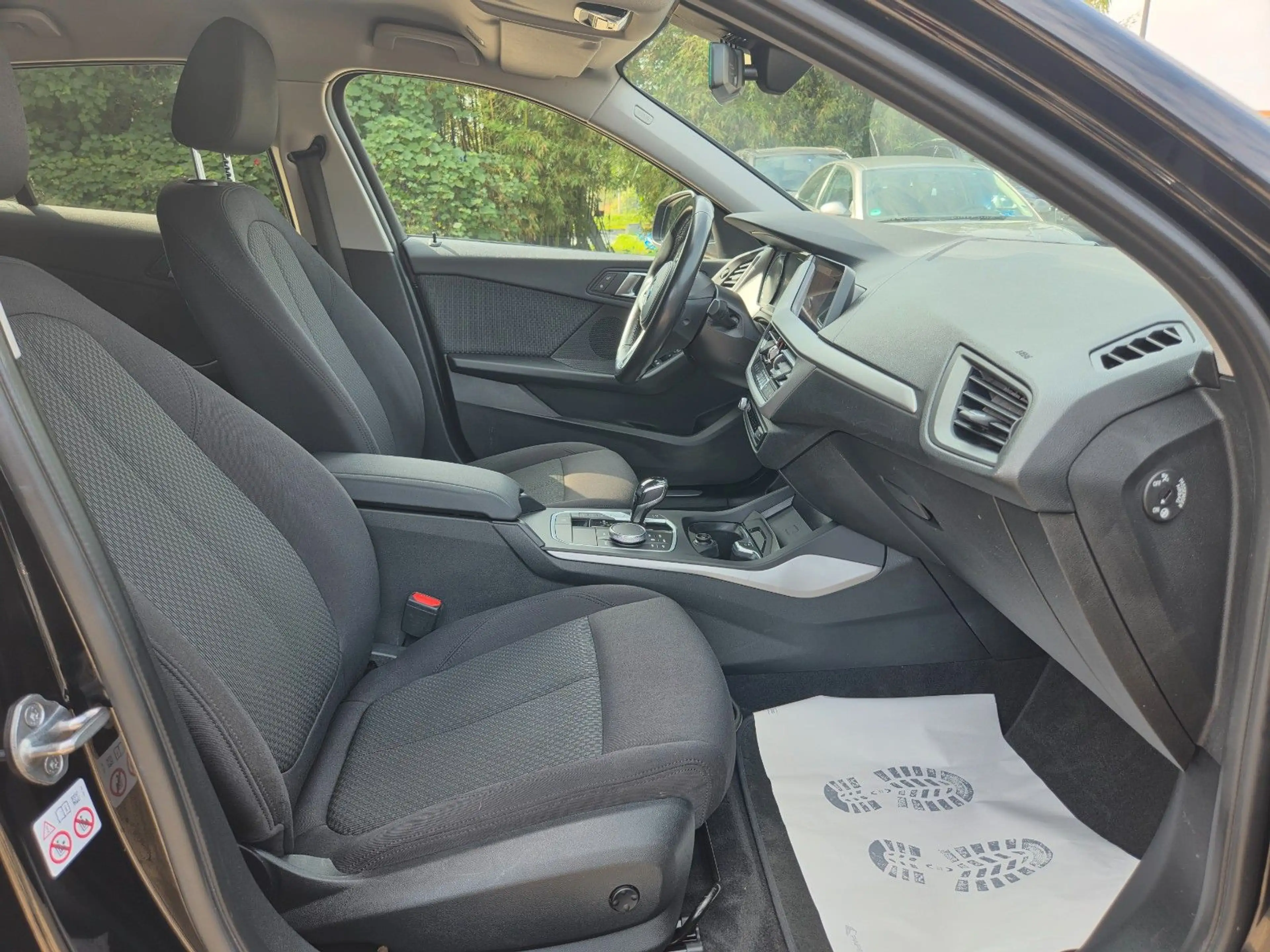 BMW 118 i Advantage Navi PDC... — photo 15