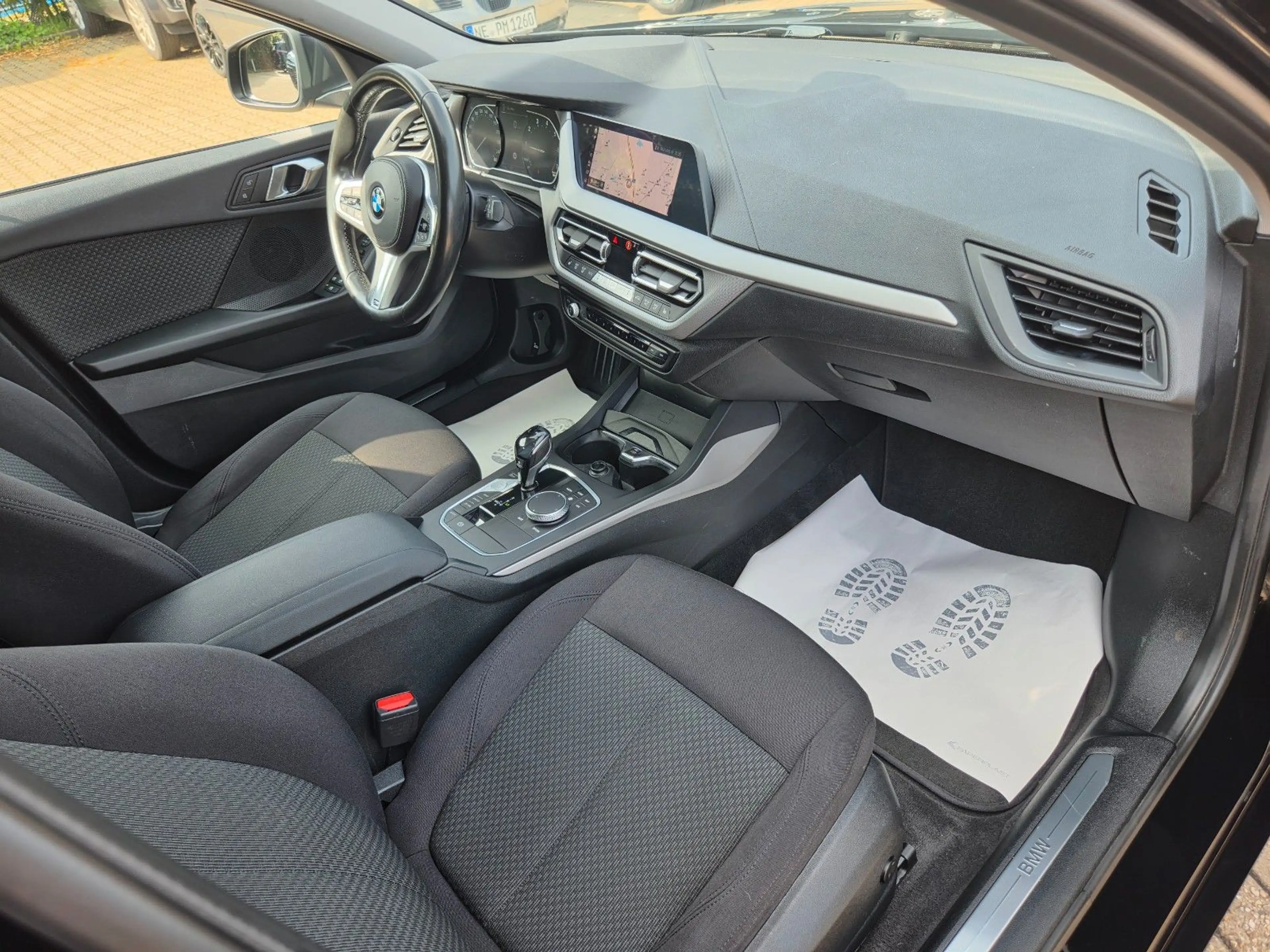 BMW 118 i Advantage Navi PDC... — photo 12