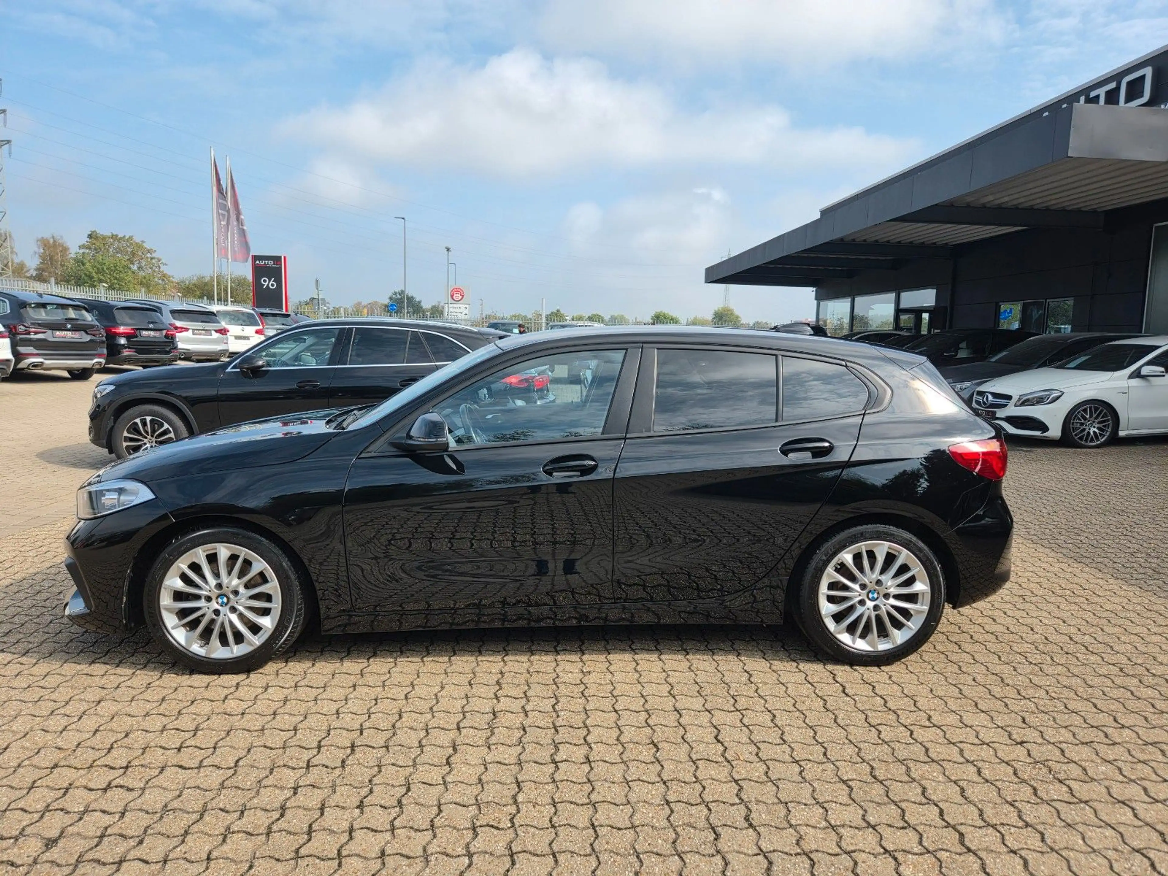 BMW 118 i Advantage Navi PDC... — photo 9