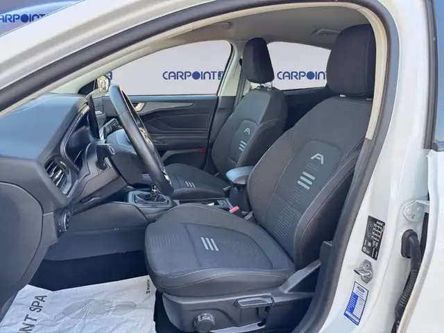 Ford Focus view 9