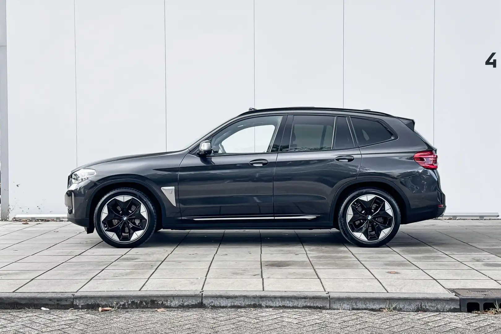 BMW iX3 High Executive 80 kWh Grijs - 2
