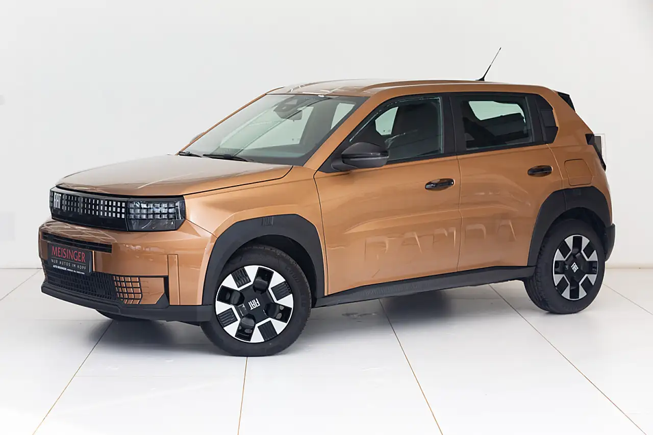 Fiat Grande Panda Hybrid mHEV 110 6-Gang eDCT Icon — photo 1 of 14